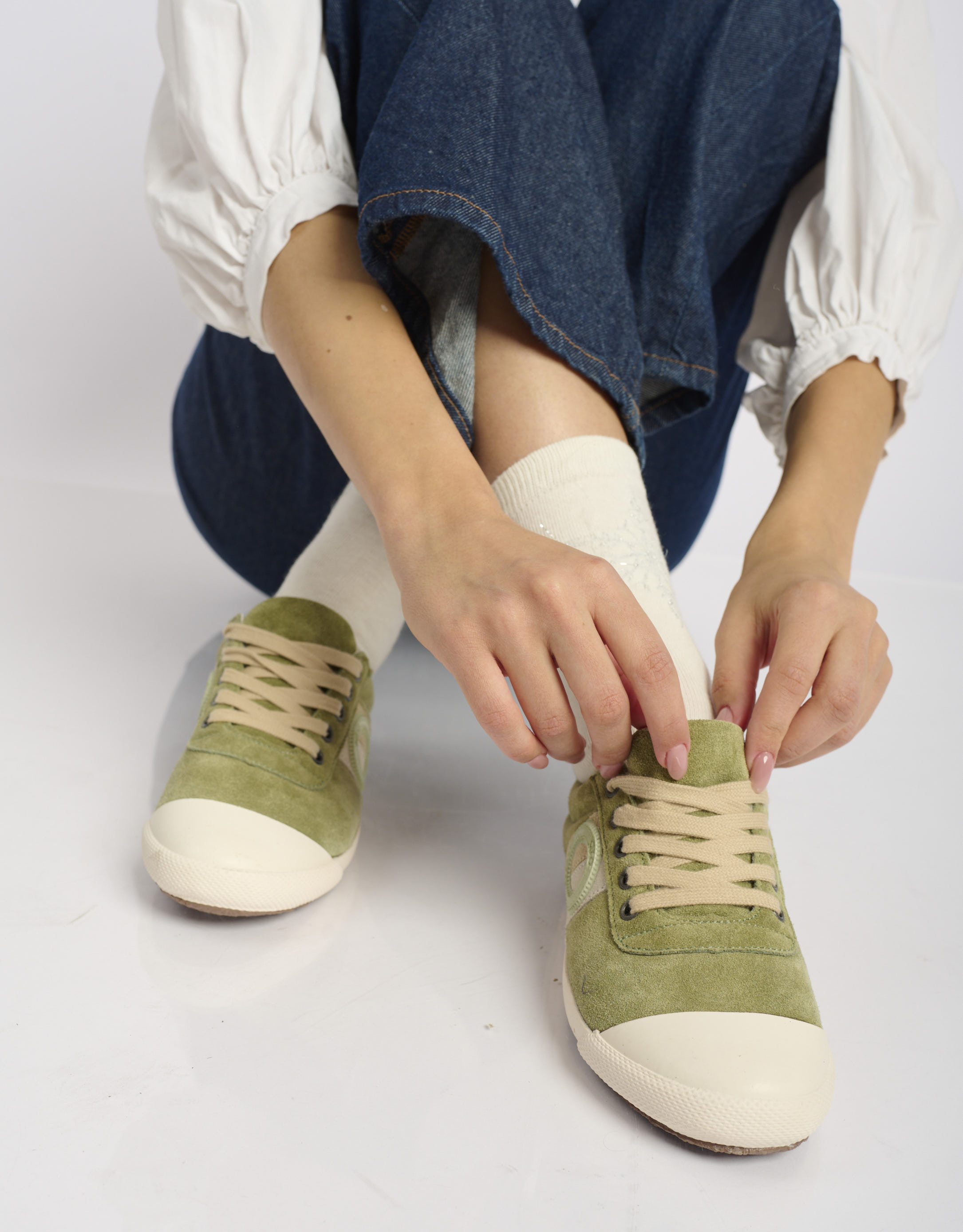 נעלי נשים - Aro - סניקרס זמש RAY - זית1