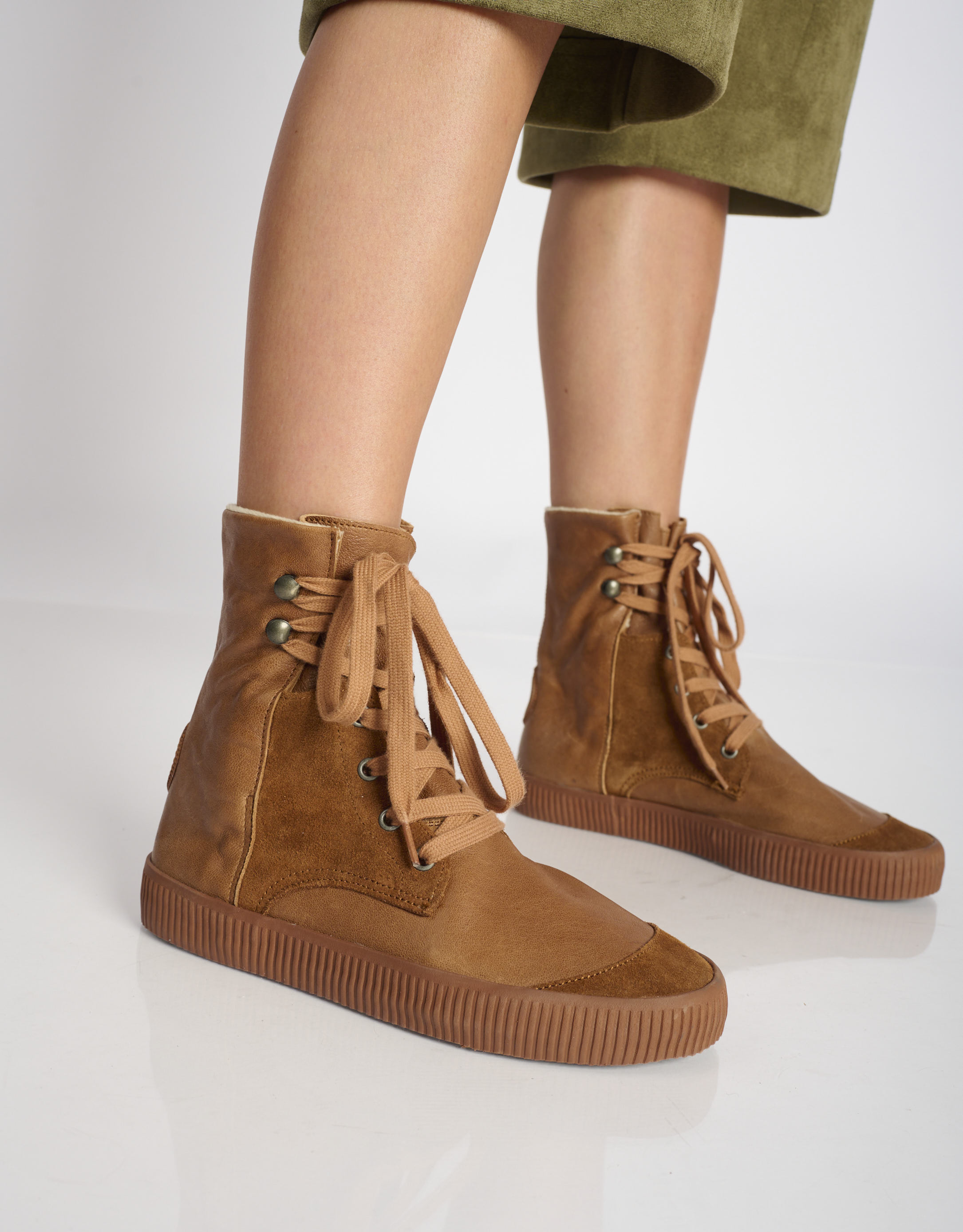 נעלי נשים - Aro - מגפונים עם שרוכים NOELLE - קוניאק3