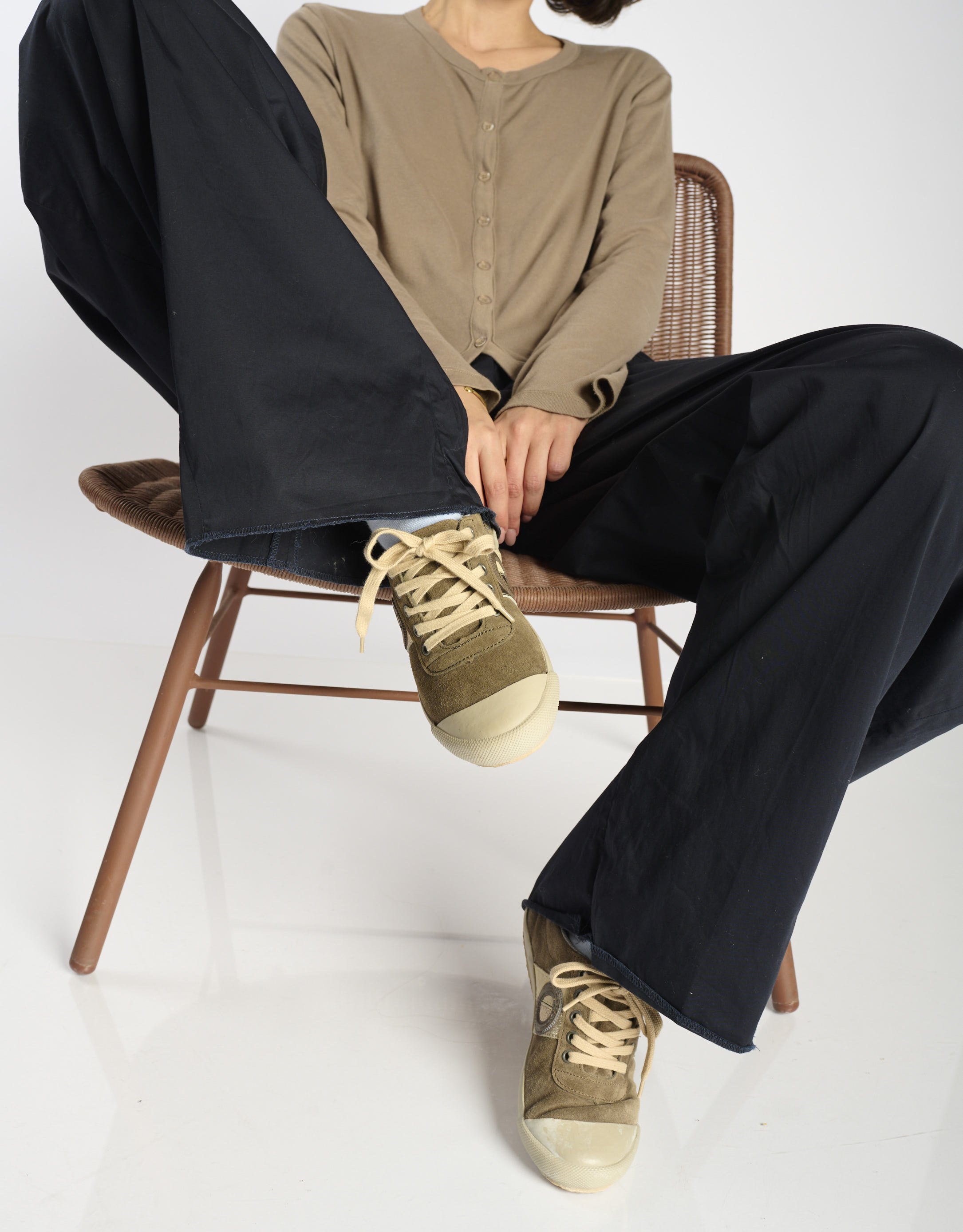 נעלי נשים - Aro - סניקרס זמש RAY - חום2