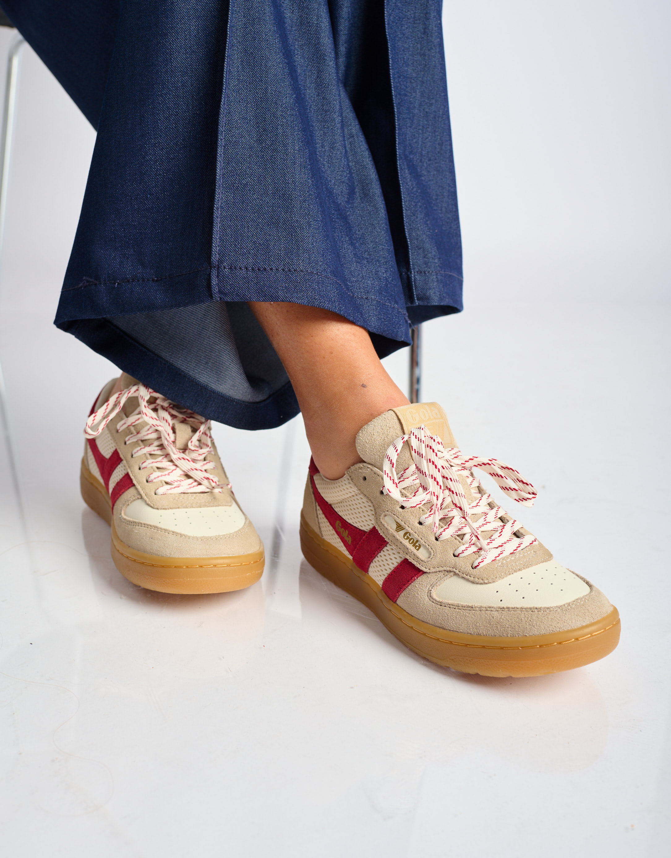 נעלי נשים - Gola - סניקרס בד וזמש HAWK 83 - לבן   אדום2