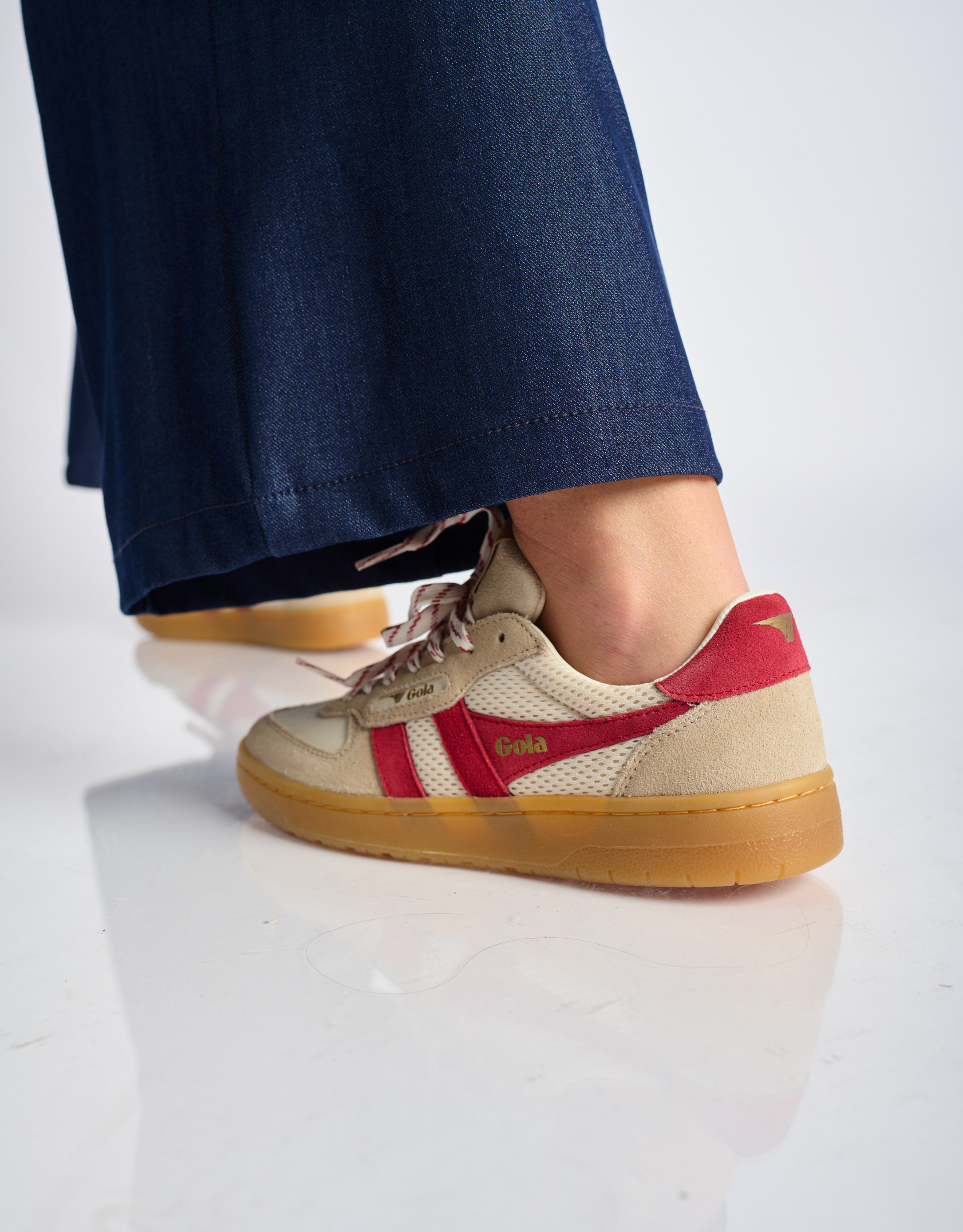 נעלי נשים - Gola - סניקרס בד וזמש HAWK 83 - לבן   אדום4