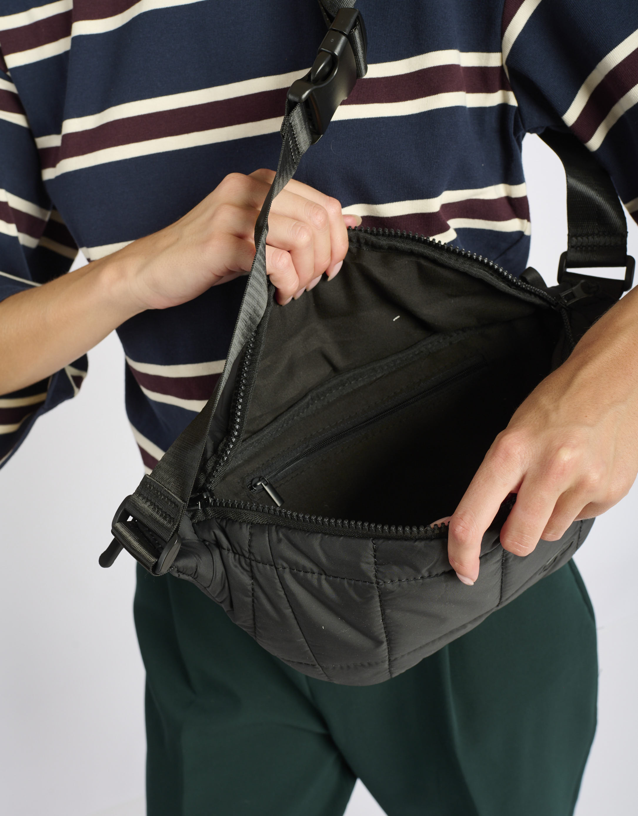 נעלי גברים - Arkk - תיק פאוצ' PADDED BUMBAG - שחור2