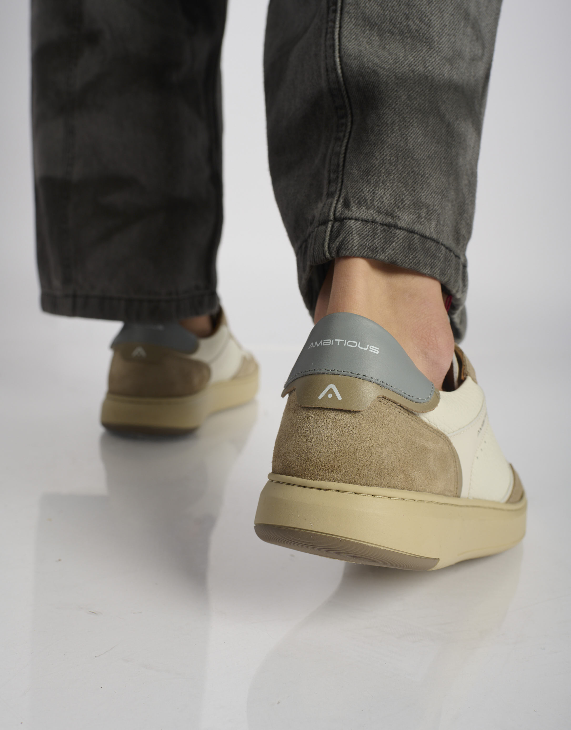 נעלי גברים - Ambitious - סניקרס עור AKTIF - לבן   חום1