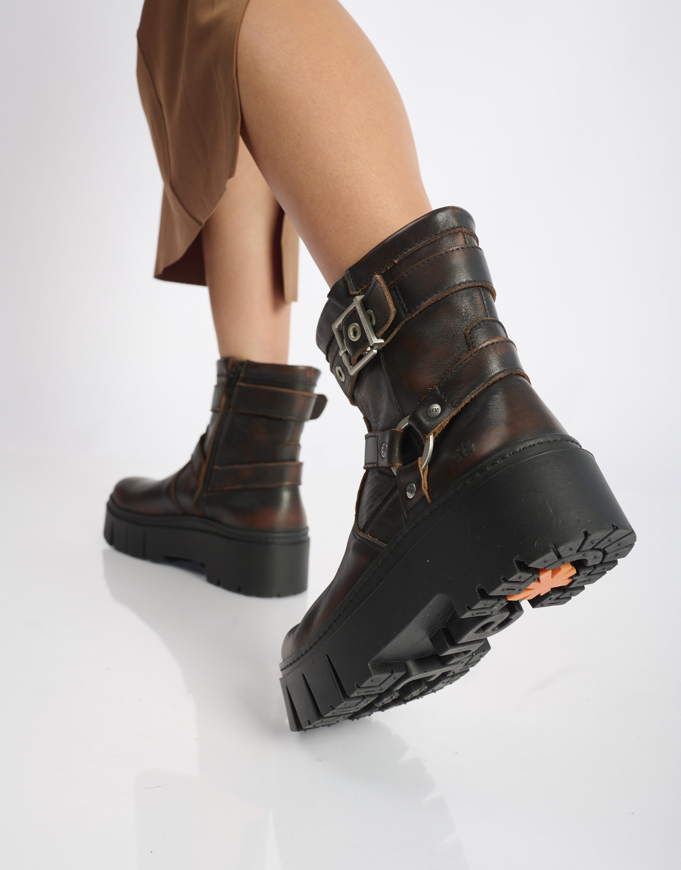 נעלי נשים - Art - מגפוני פלטפורמה LEEDS - חום3