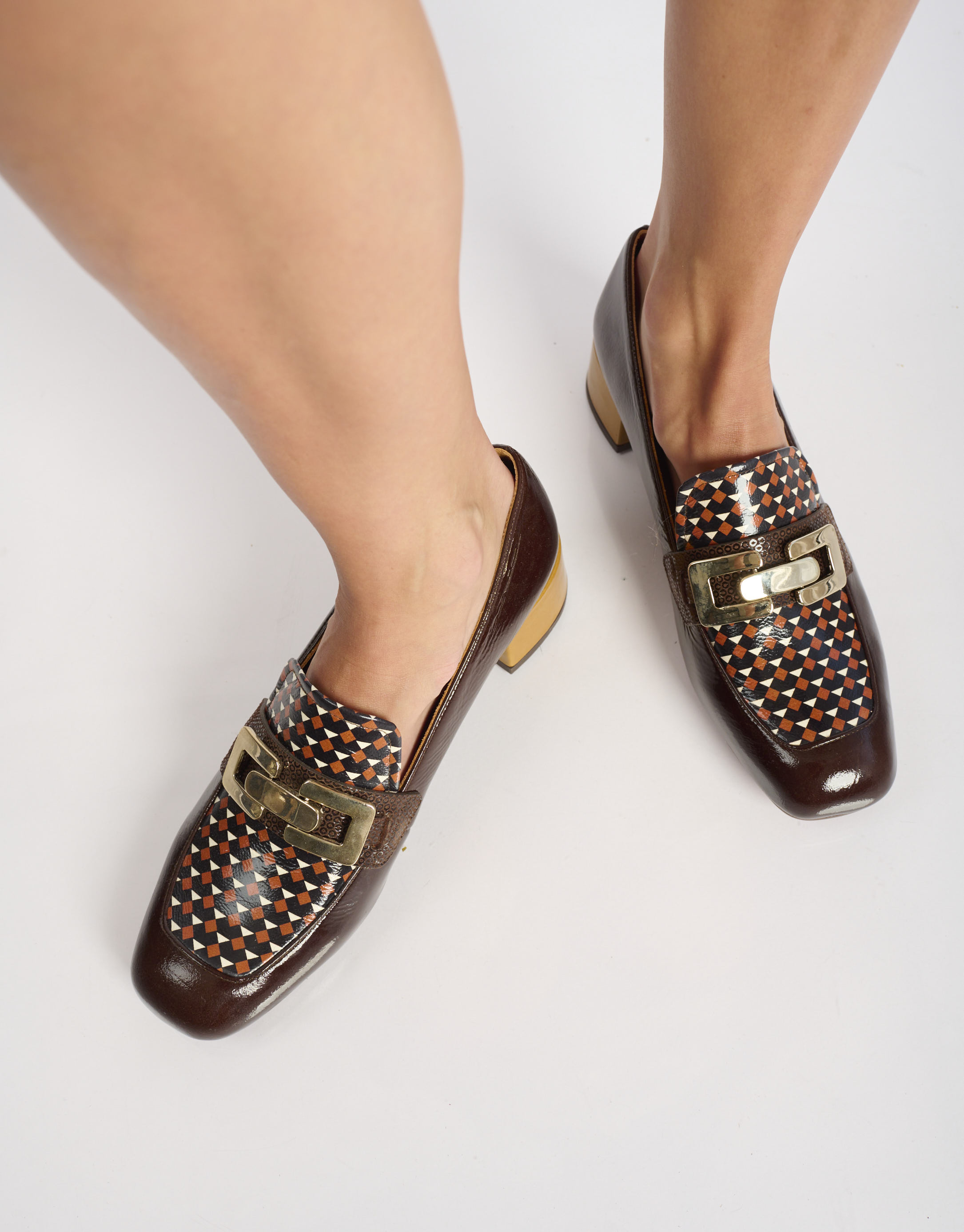 נעלי נשים - Chie Mihara - נעלי מוקסין עם עקב RANCI - חום1