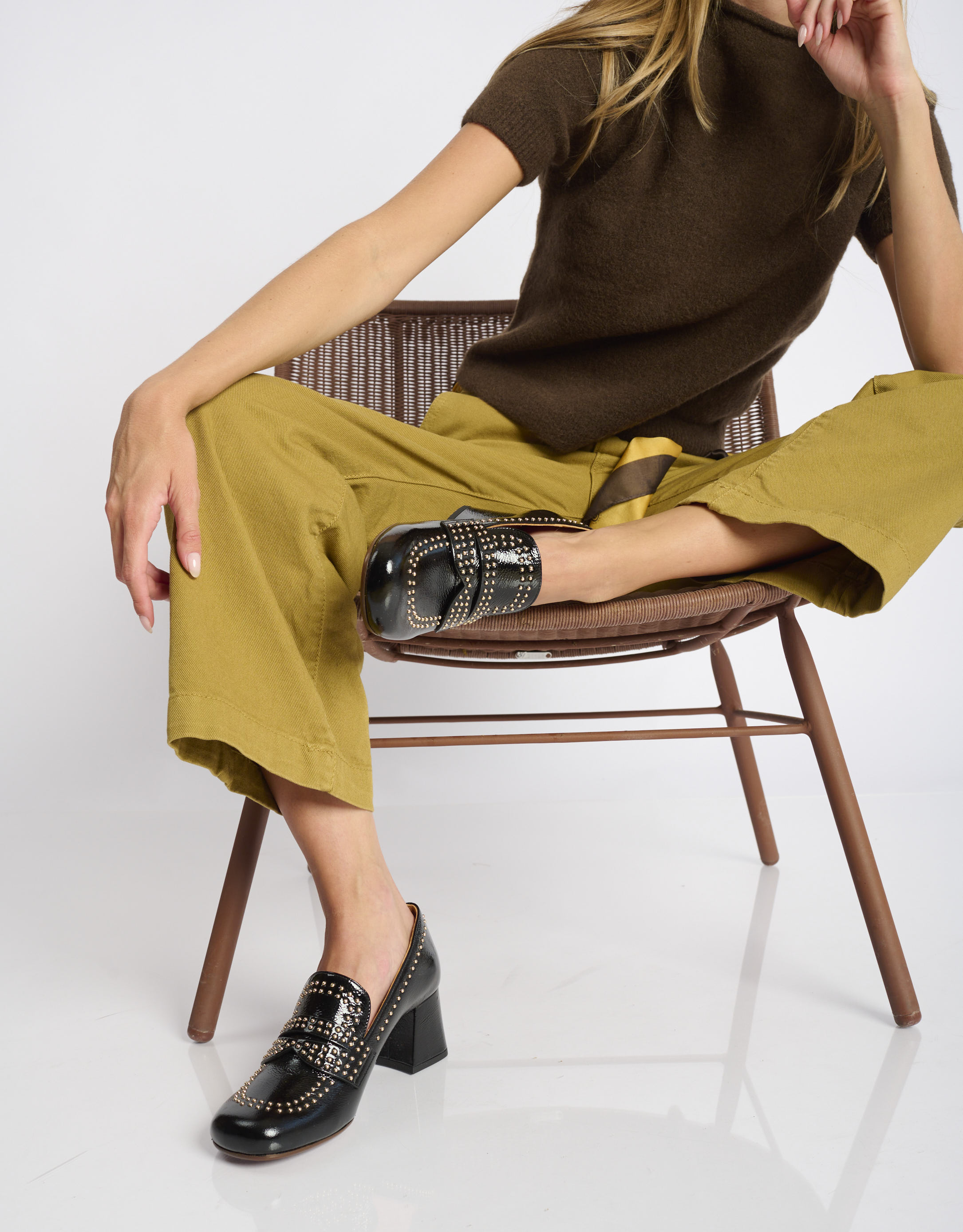 נעלי נשים - Chie Mihara - נעלי מוקסין עם עקב MULEAH - שחור1