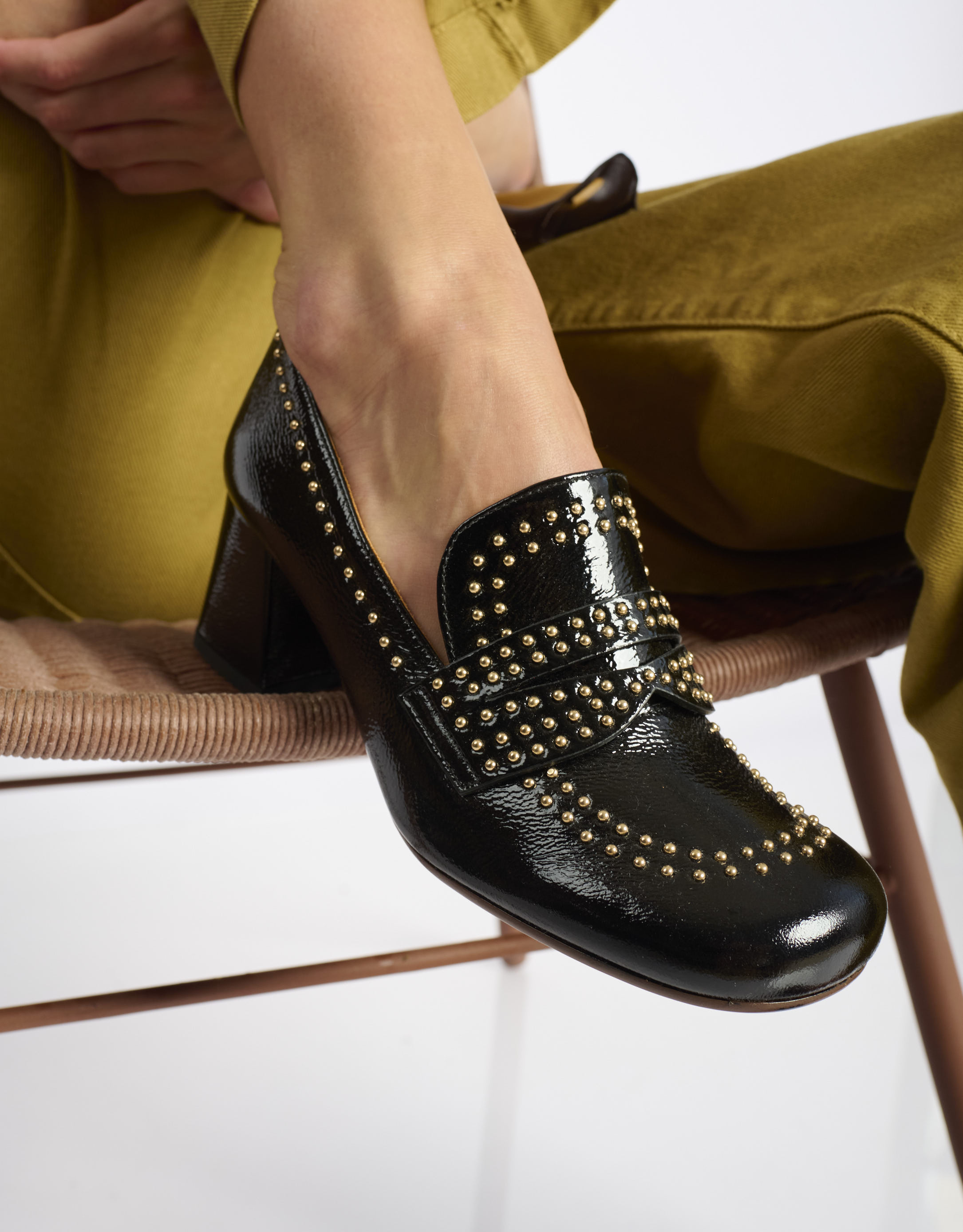 נעלי נשים - Chie Mihara - נעלי מוקסין עם עקב MULEAH - שחור2