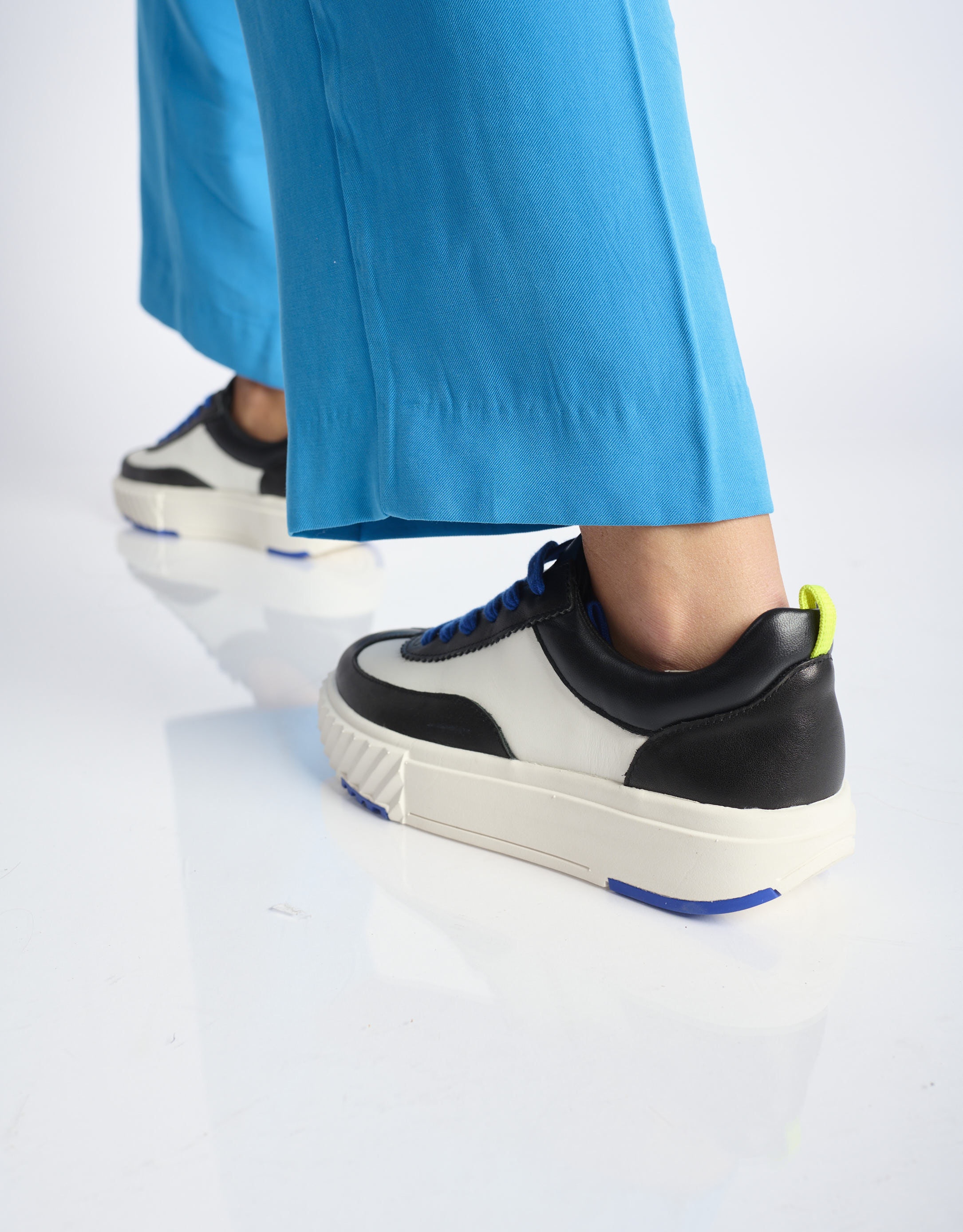 נעלי נשים - 4CCCCEES - סניקרס עור RAY RETA - שחור לבן4