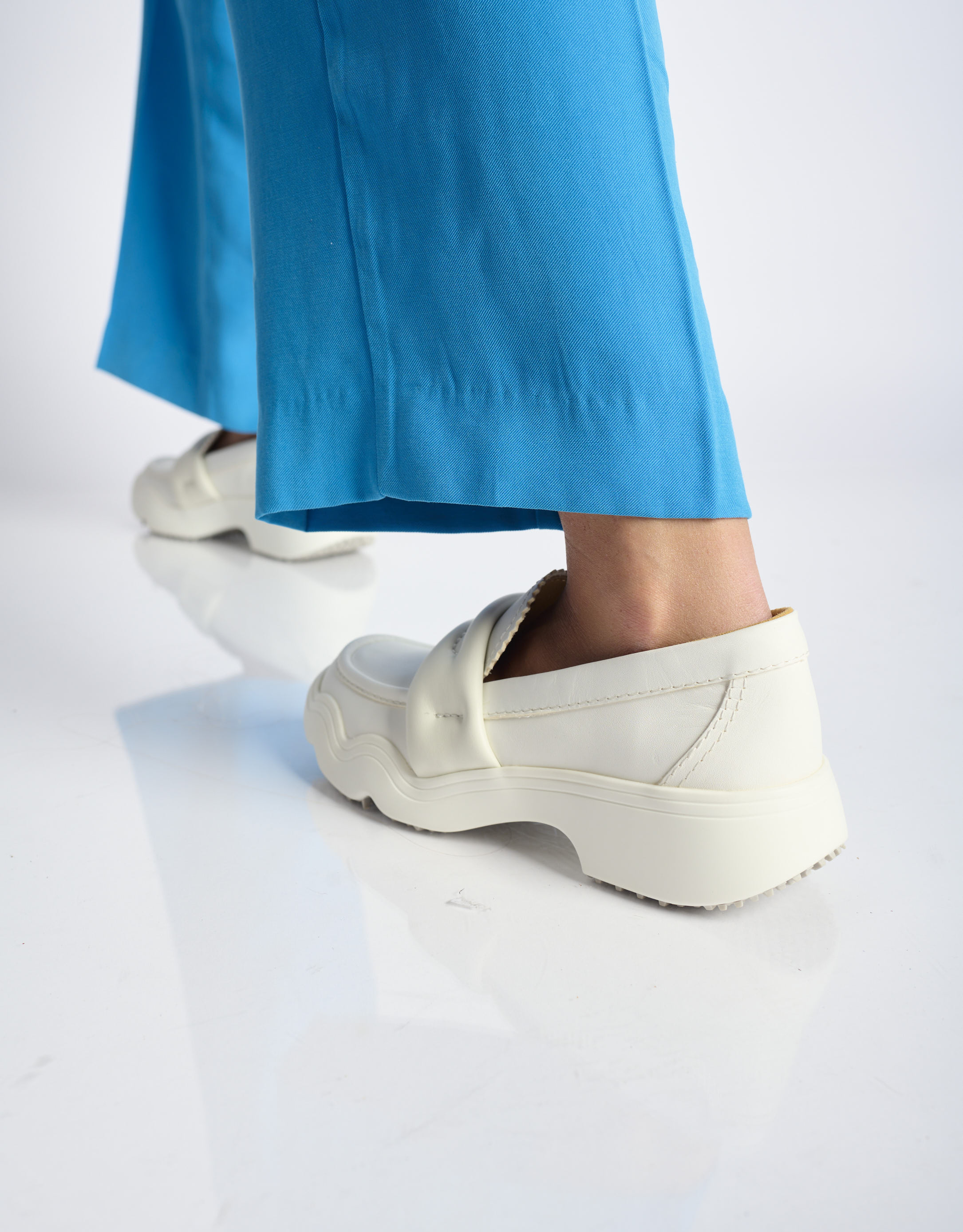 נעלי נשים - 4CCCCEES - נעלי מוקסין SANHO LOA - לבן4