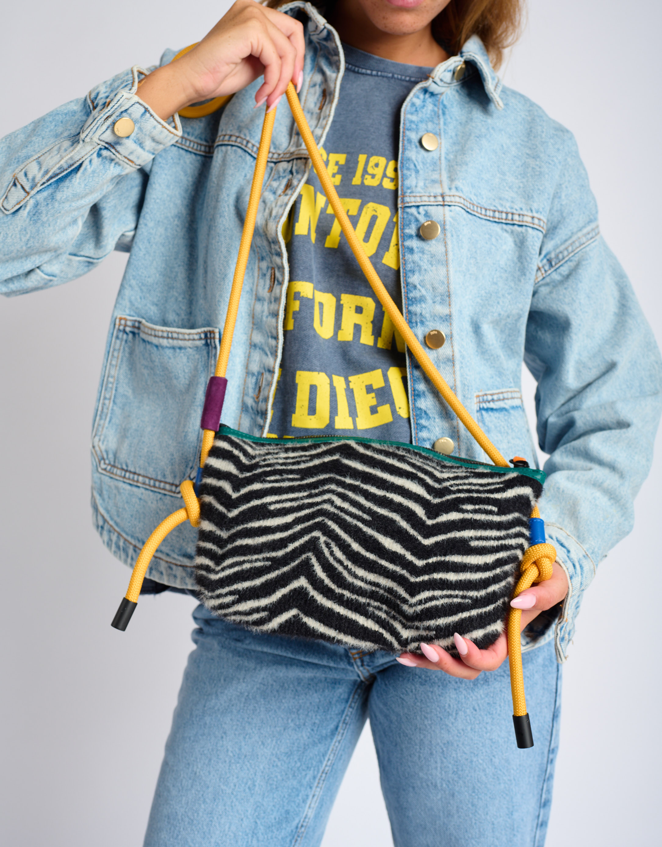 נעלי נשים - Flower Mountain - תיק צד POCKET FM - זברה2