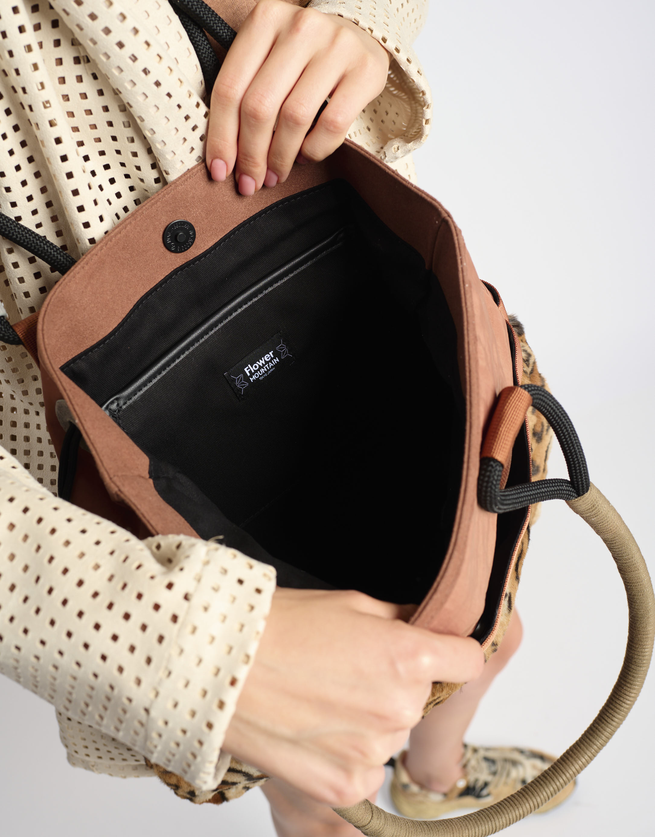 נעלי נשים - Flower Mountain - תיק צד TOTE FM - נמר2