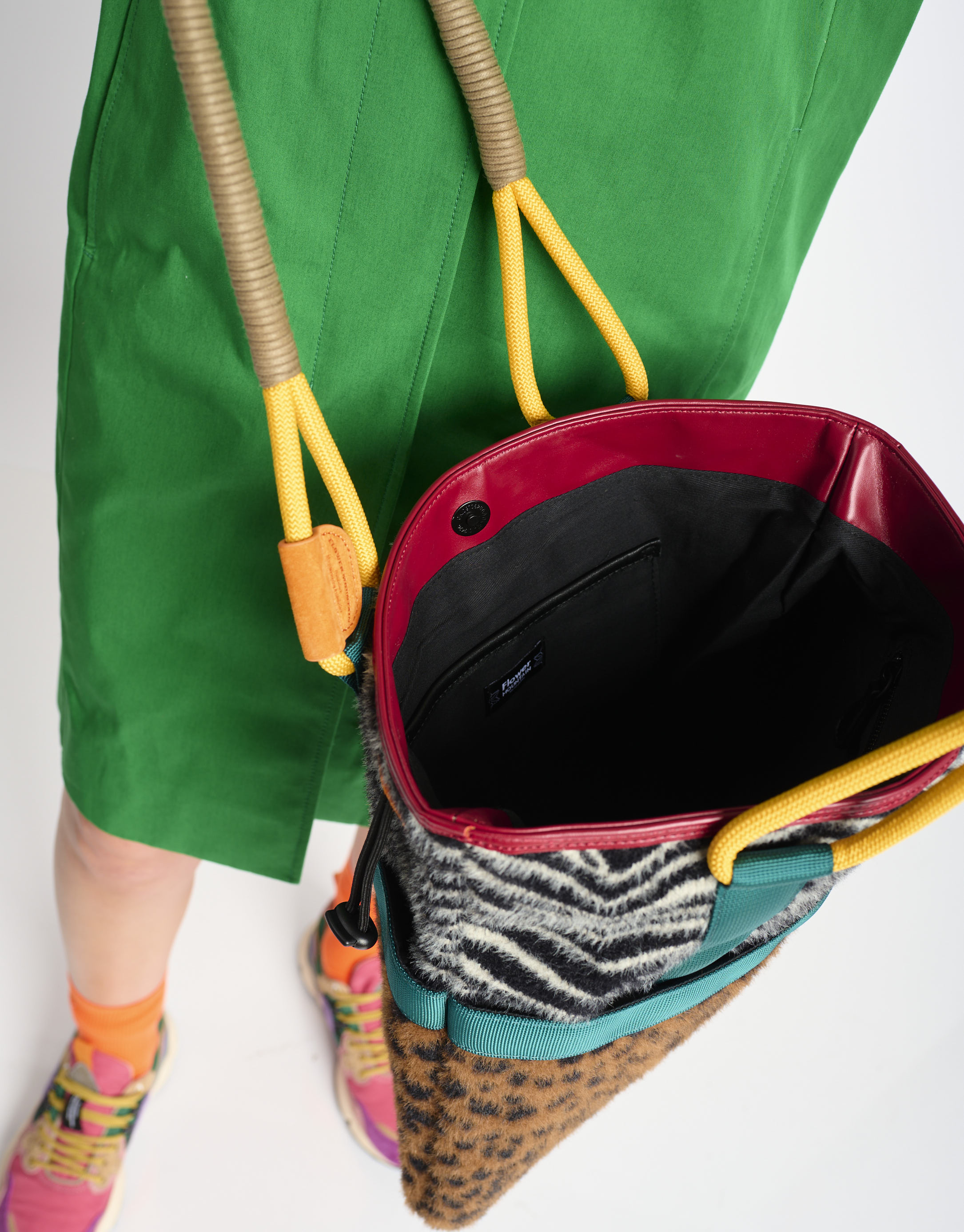 נעלי נשים - Flower Mountain - תיק צד TOTE FM - זברה2