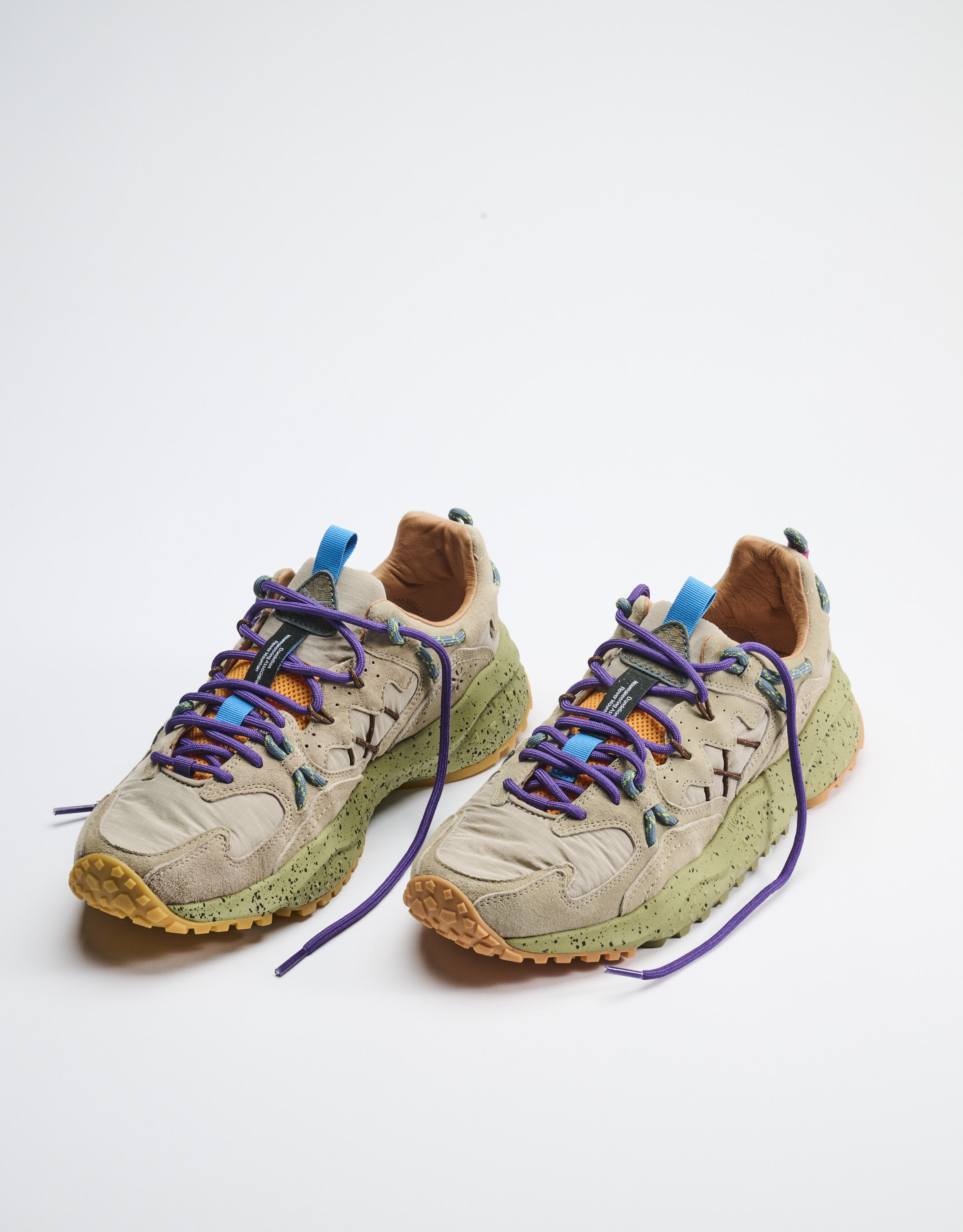 נעלי נשים - Flower Mountain - סניקרס זמש ובד YMABUSHI - אפור חום1