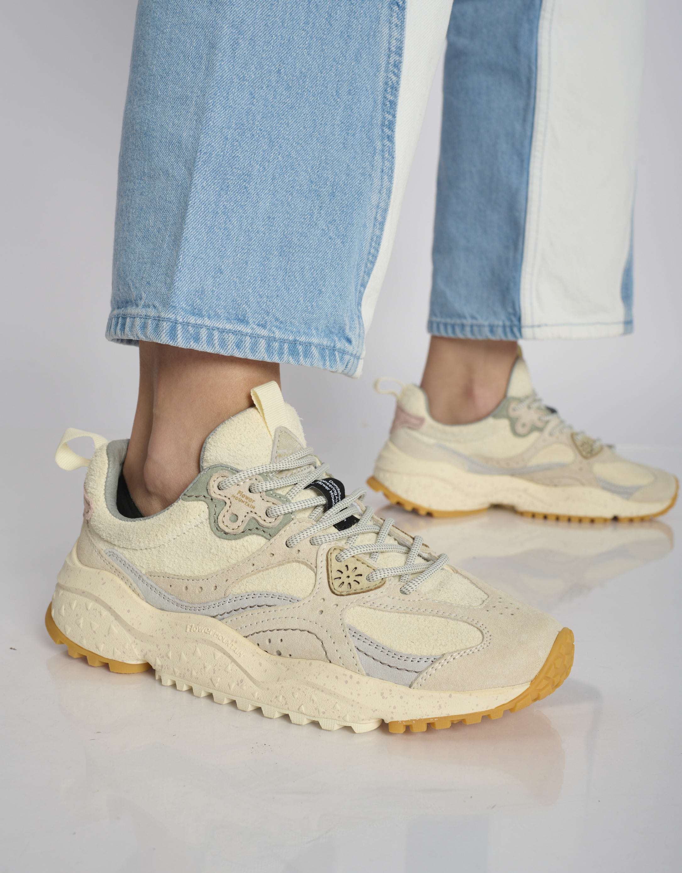 נעלי נשים - Flower Mountain - סניקרס זמש ובד WAVE - לבן2