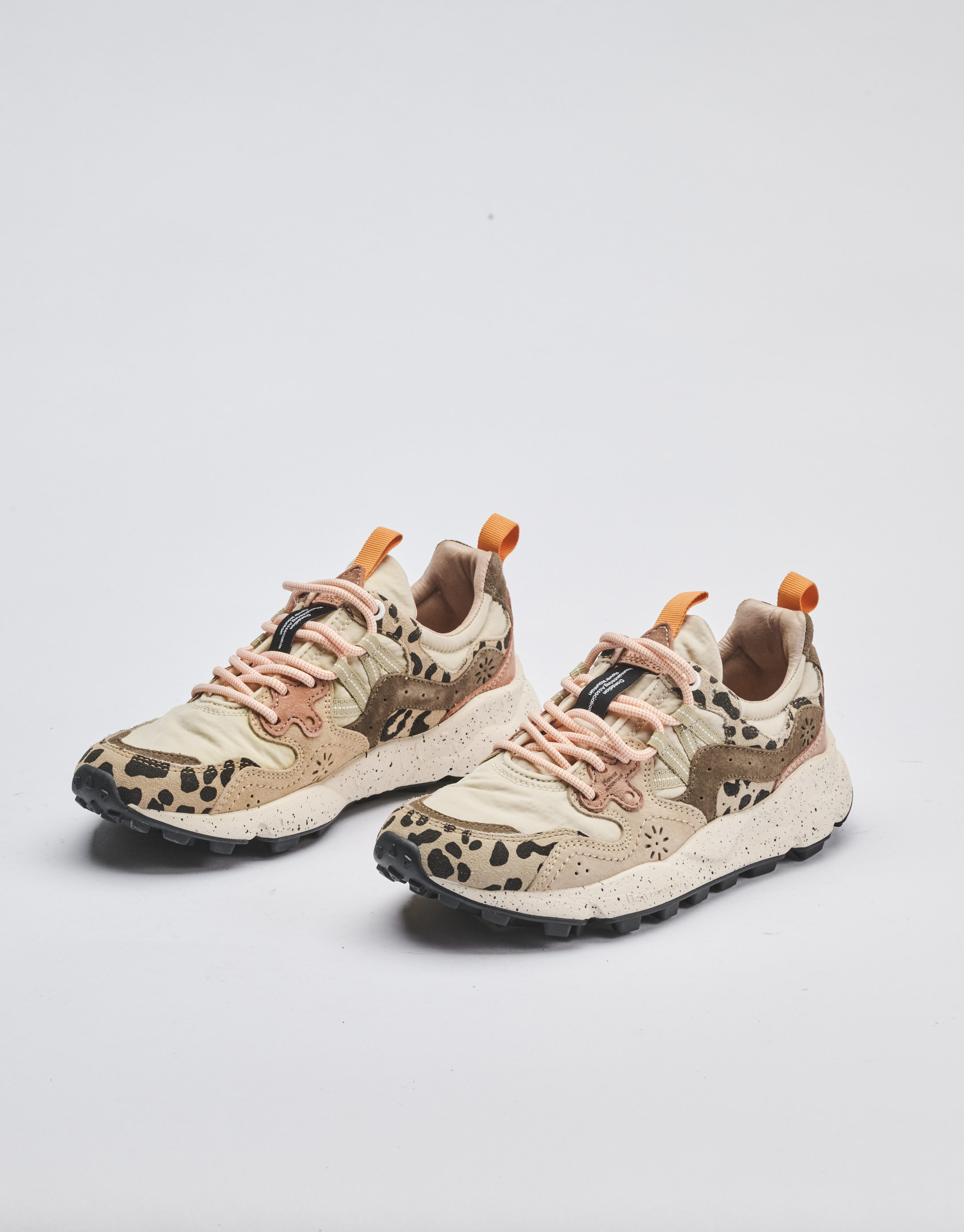 נעלי נשים - Flower Mountain - סניקרס מנומרות YAMANO - בז'   חום2