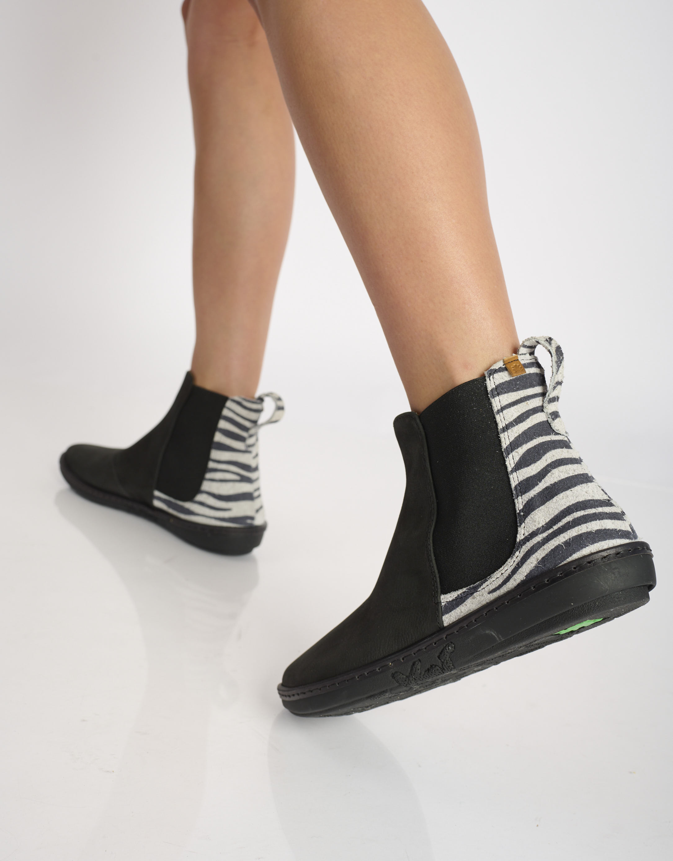 נעלי נשים - El Naturalista - מגפונים משולבים CORAL - זברה2