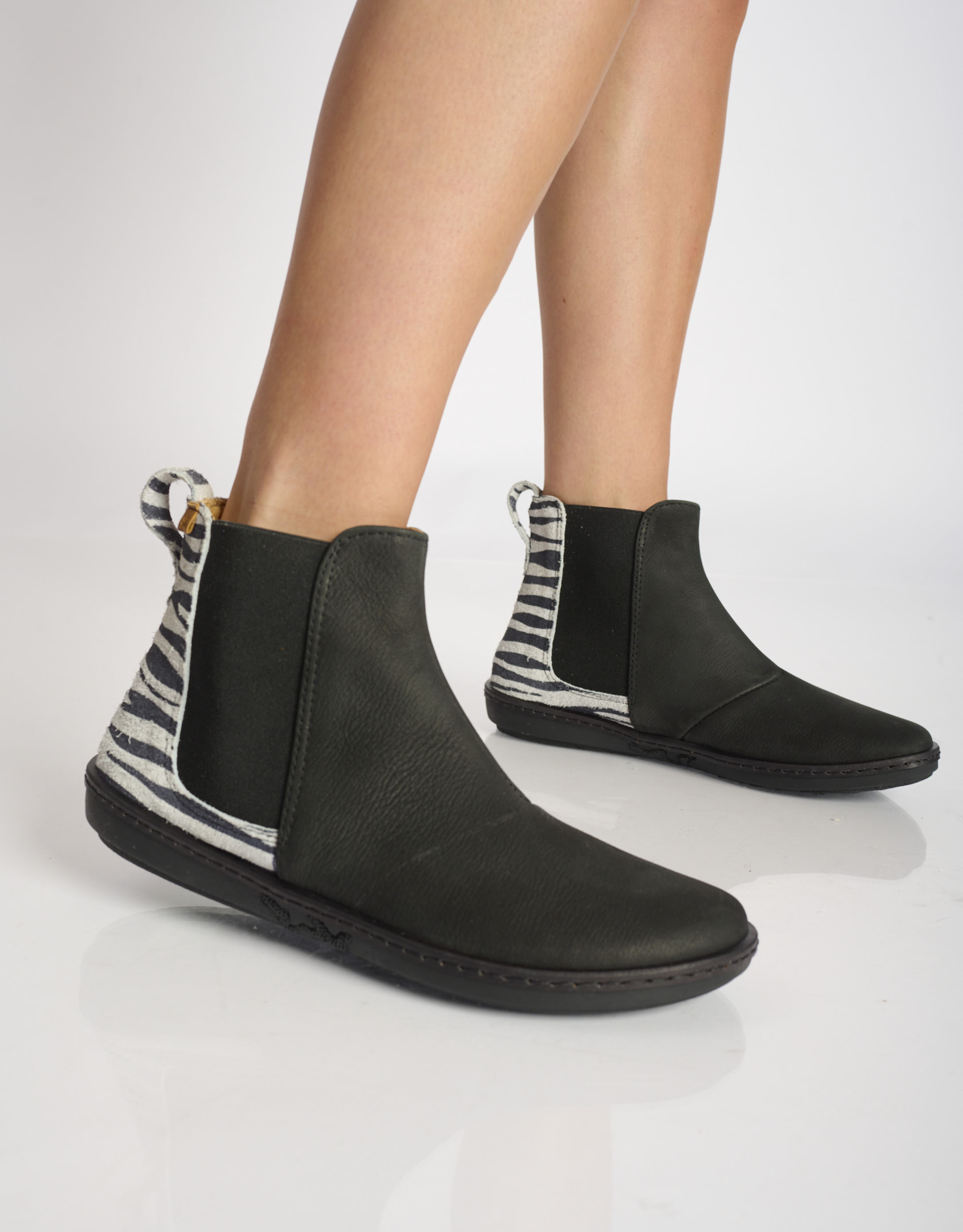 נעלי נשים - El Naturalista - מגפונים משולבים CORAL - זברה3