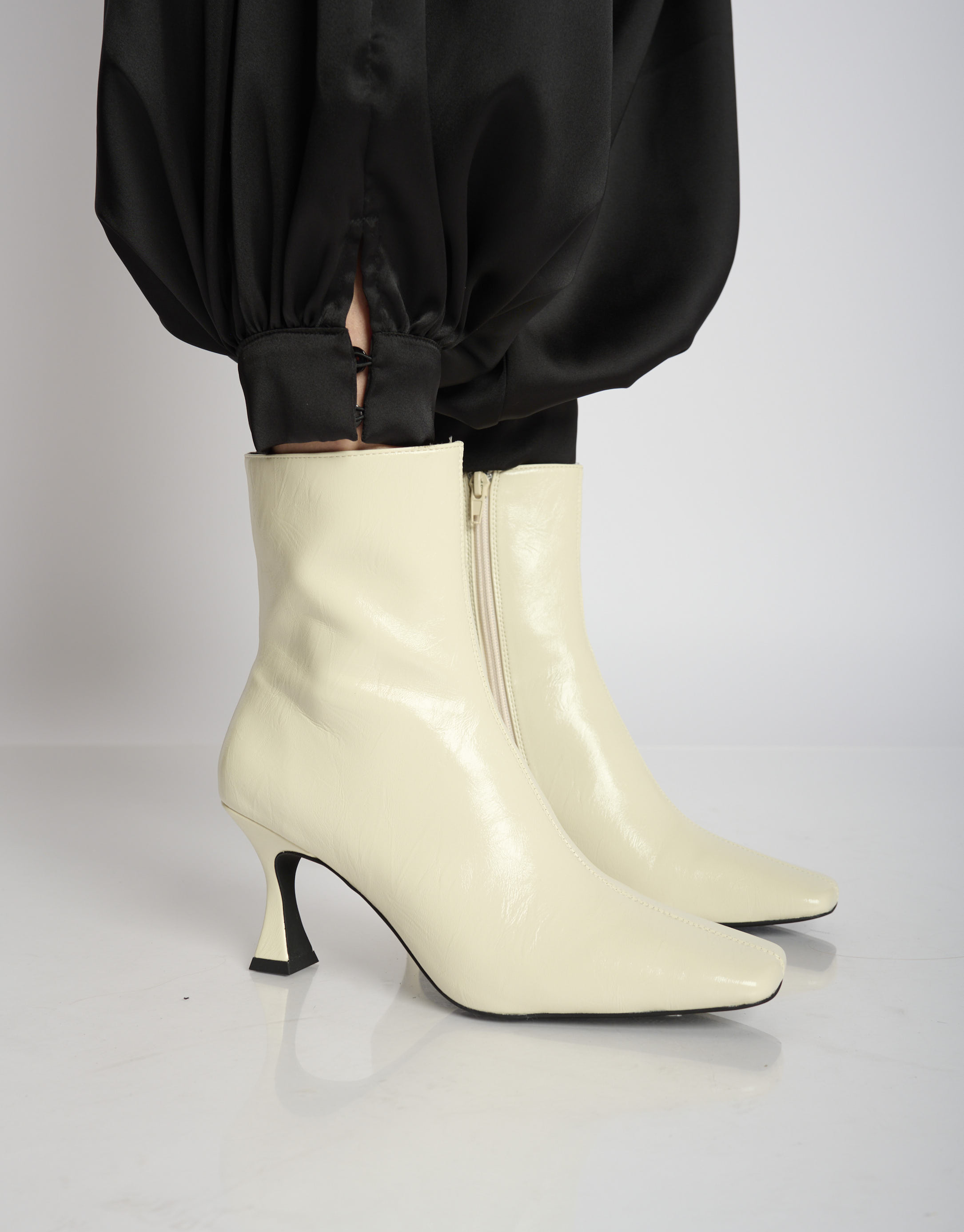 נעלי נשים - Jeffrey Campbell - מגפוני עקב CHEKMATE - אופוויט3