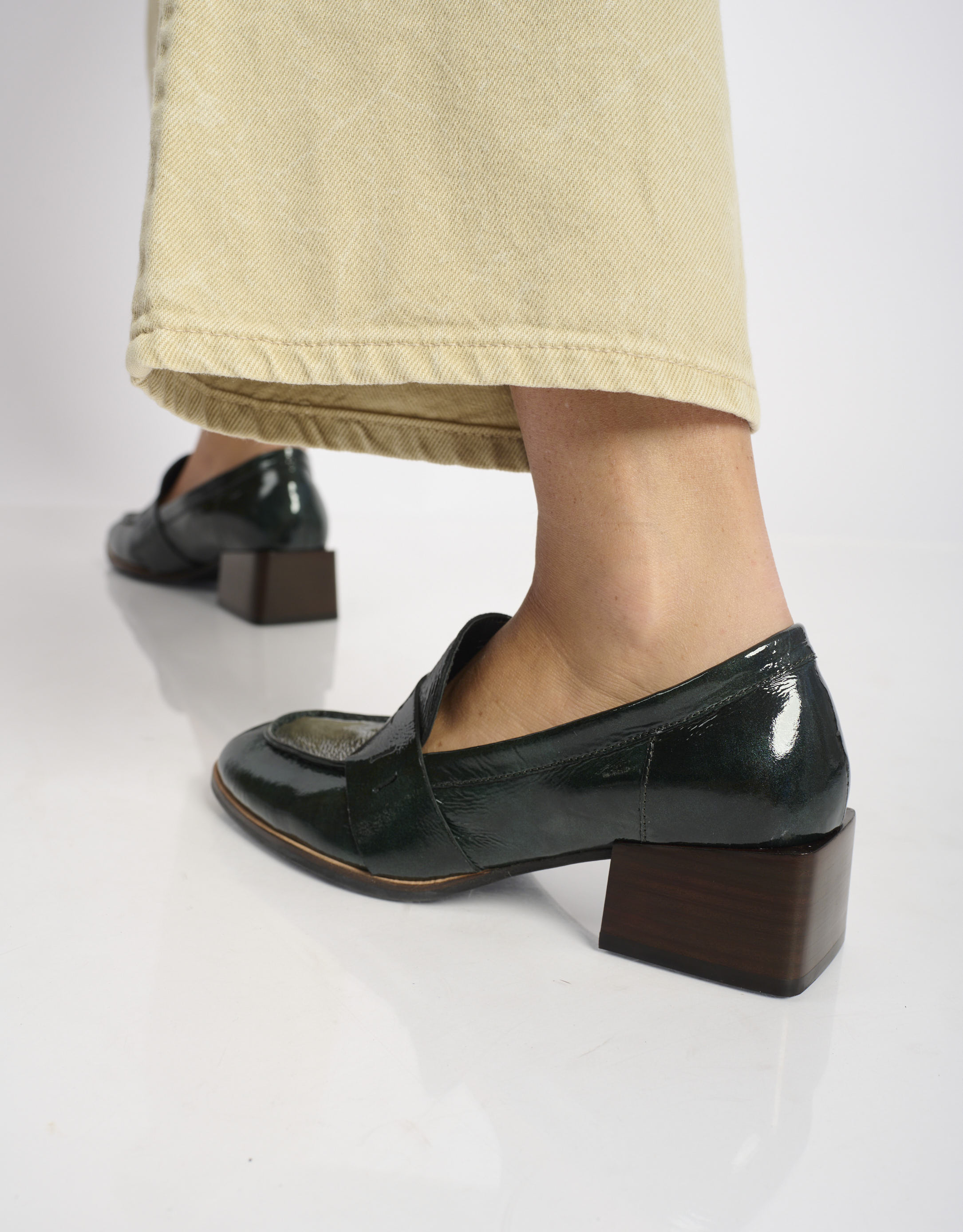 נעלי נשים - Yuko Imanishi - נעלי עור מבריקות RURI - ירוק1