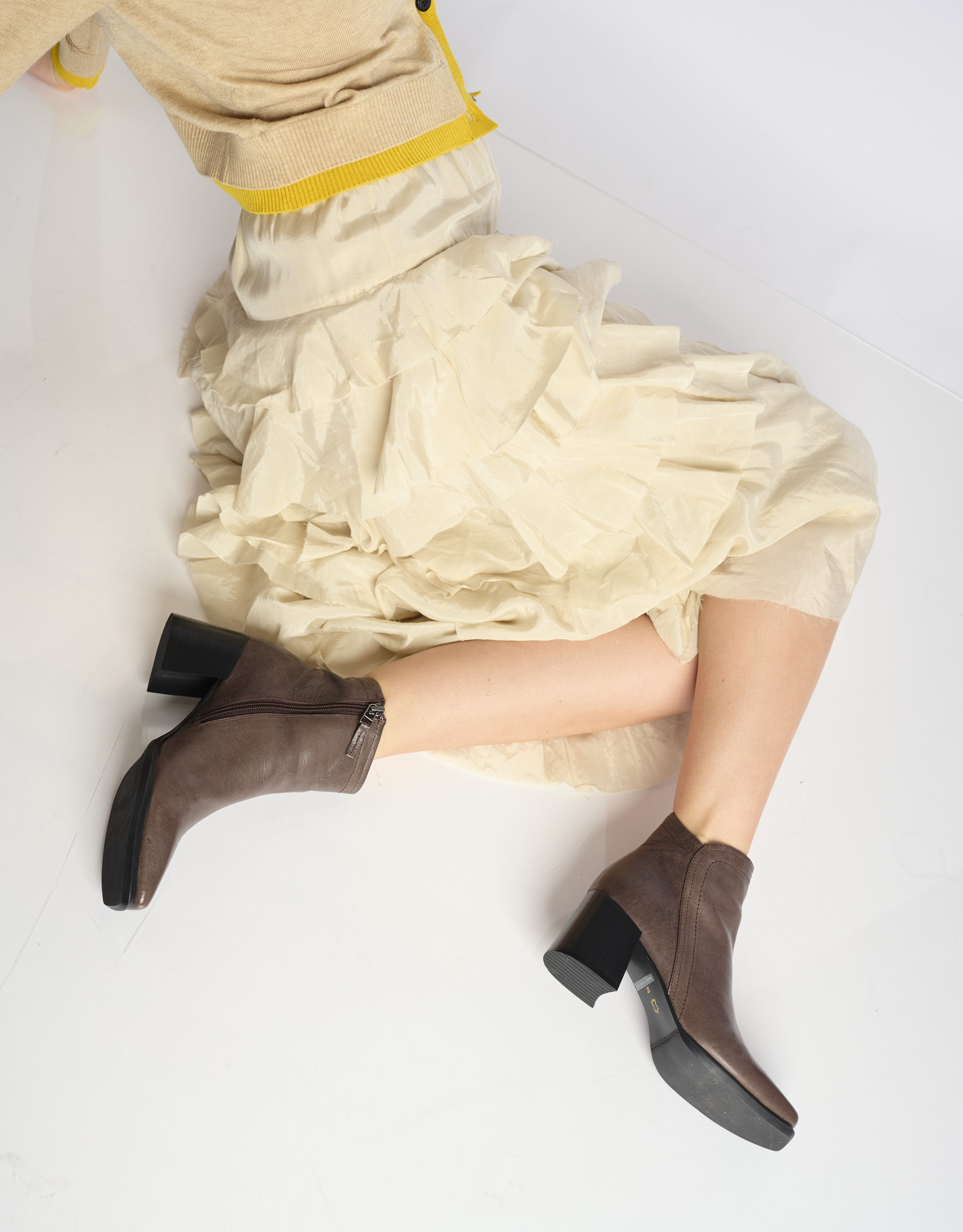 נעלי נשים - Yuko Imanishi - מגפונים עם עקב ORI - חום1