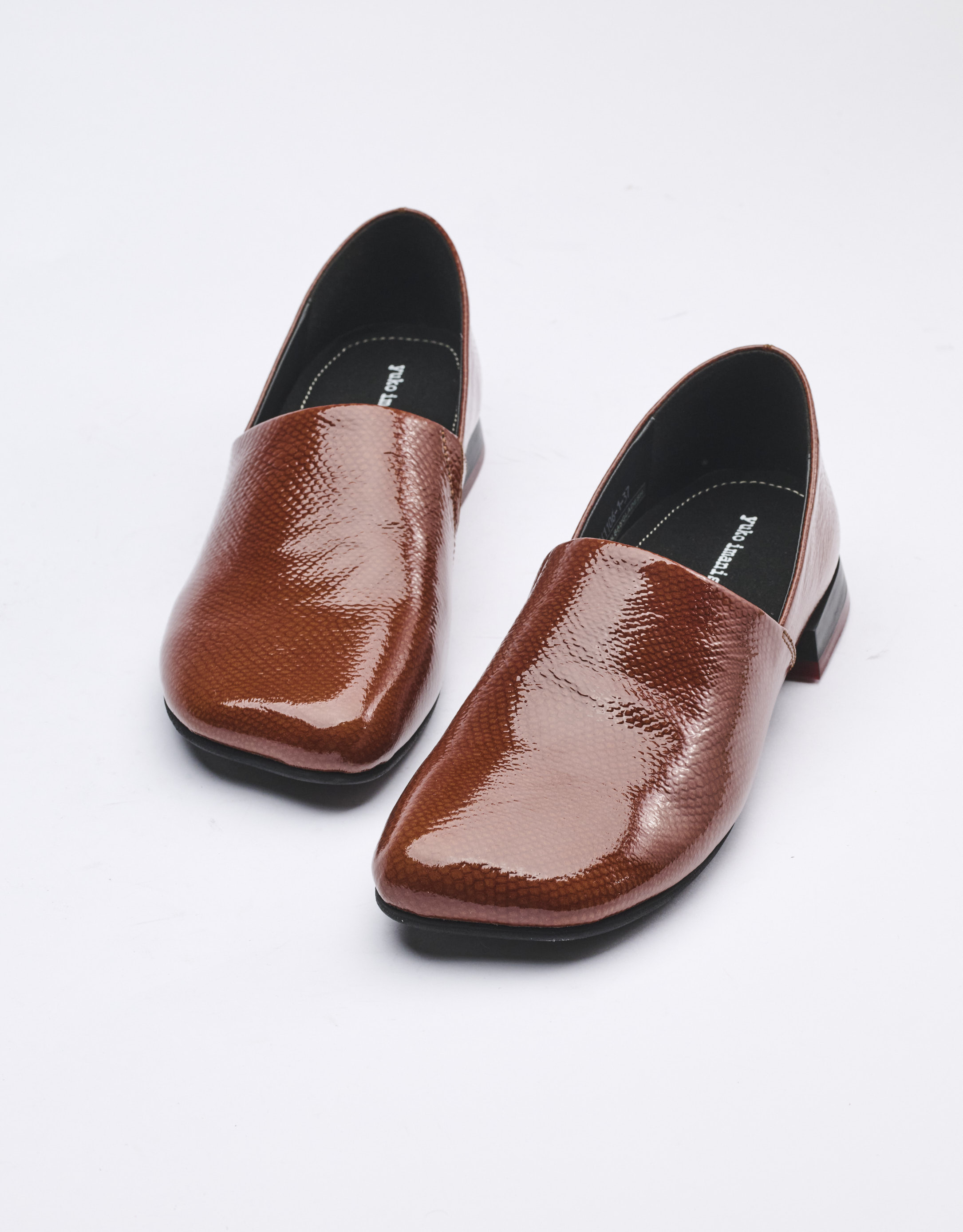 נעלי נשים - Yuko Imanishi - נעליים מבריקות שטוחות KEO - חום נחש2