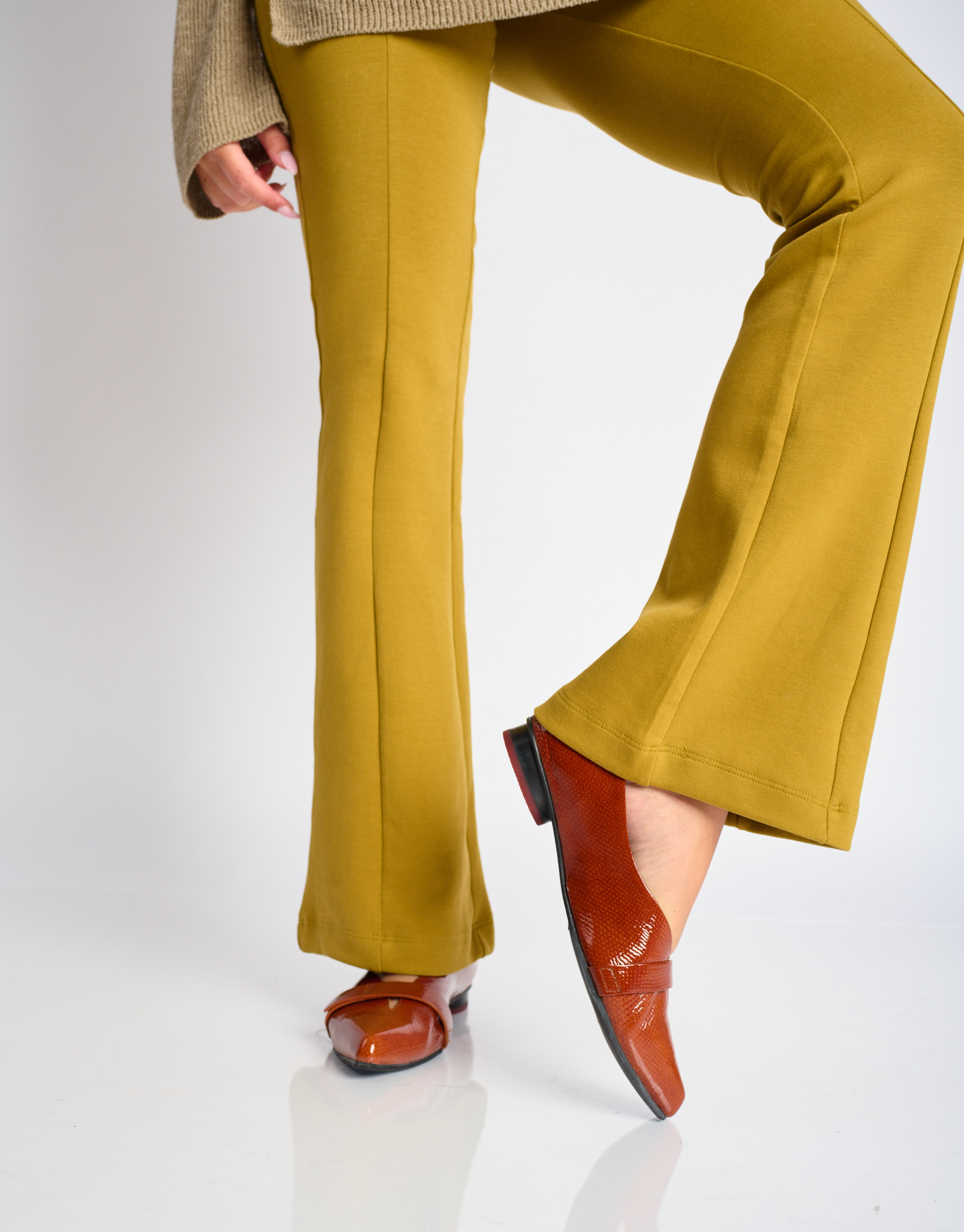 נעלי נשים - Yuko Imanishi - נעלי סירה שטוחות SASA - חום נחש3