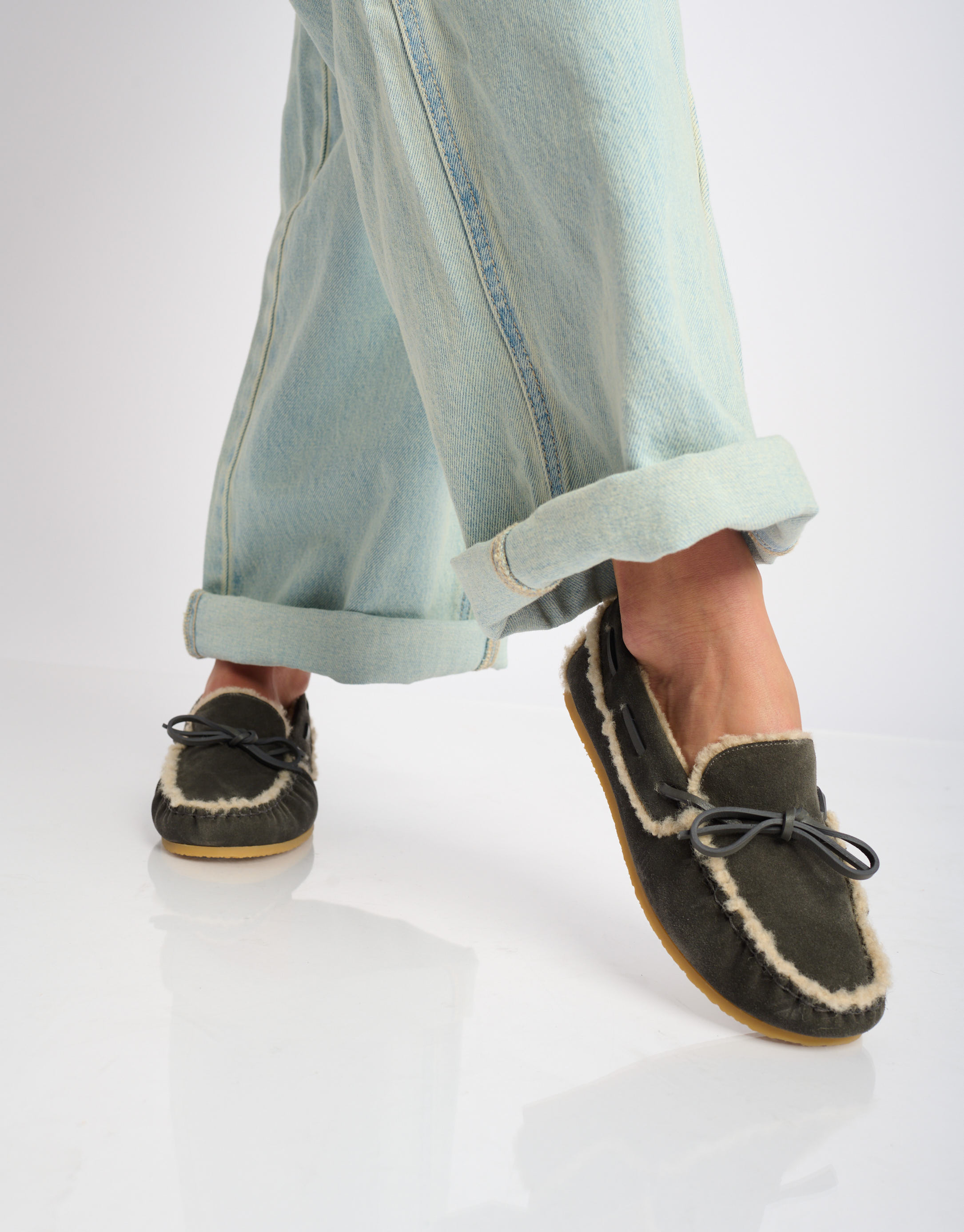 נעלי נשים - Jeffrey Campbell - מוקסינים עם פרווה COMFY - אפור3