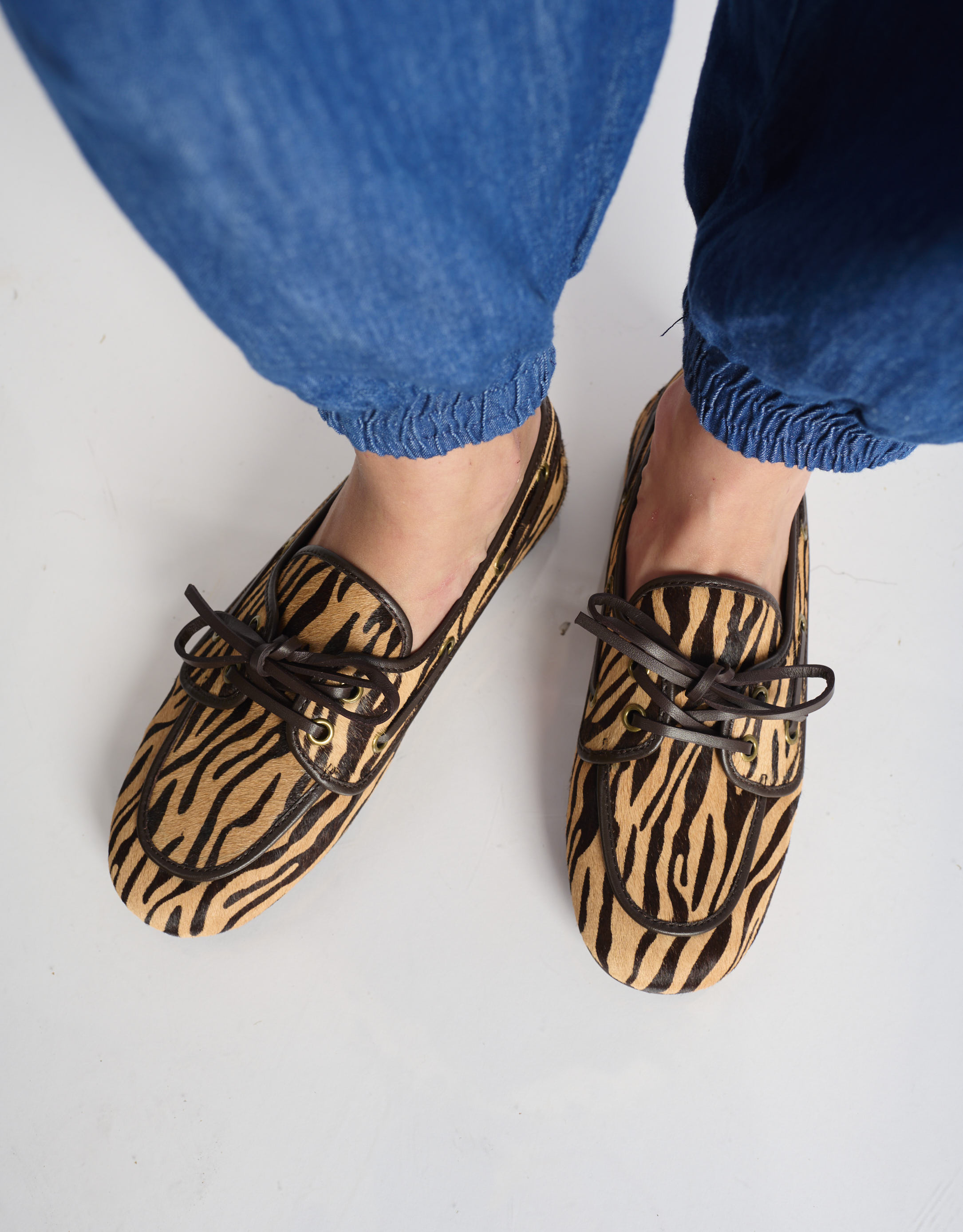 נעלי נשים - Jeffrey Campbell - מוקסינים BOAST זברה - בז'   חום1