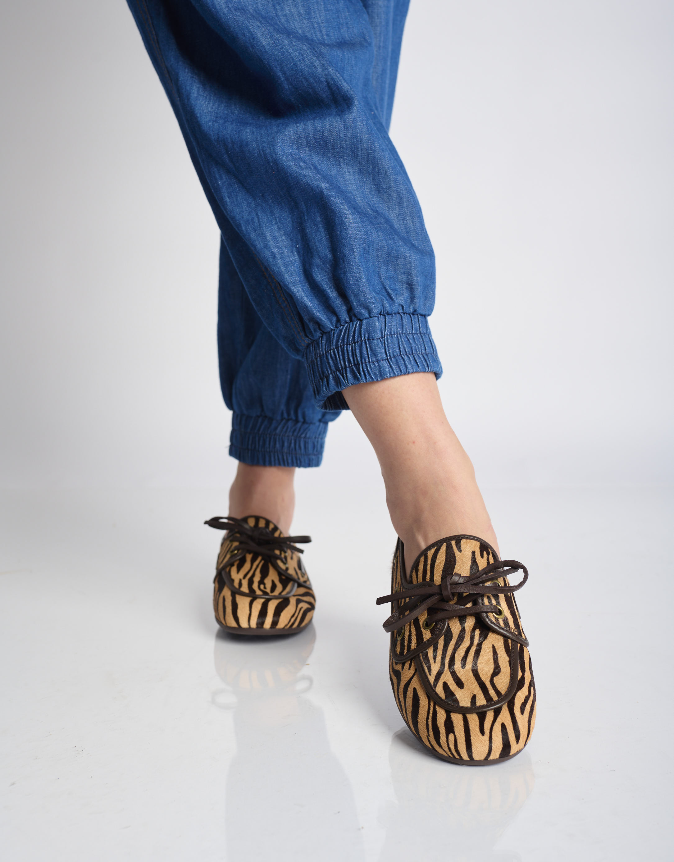 נעלי נשים - Jeffrey Campbell - מוקסינים BOAST זברה - בז'   חום4