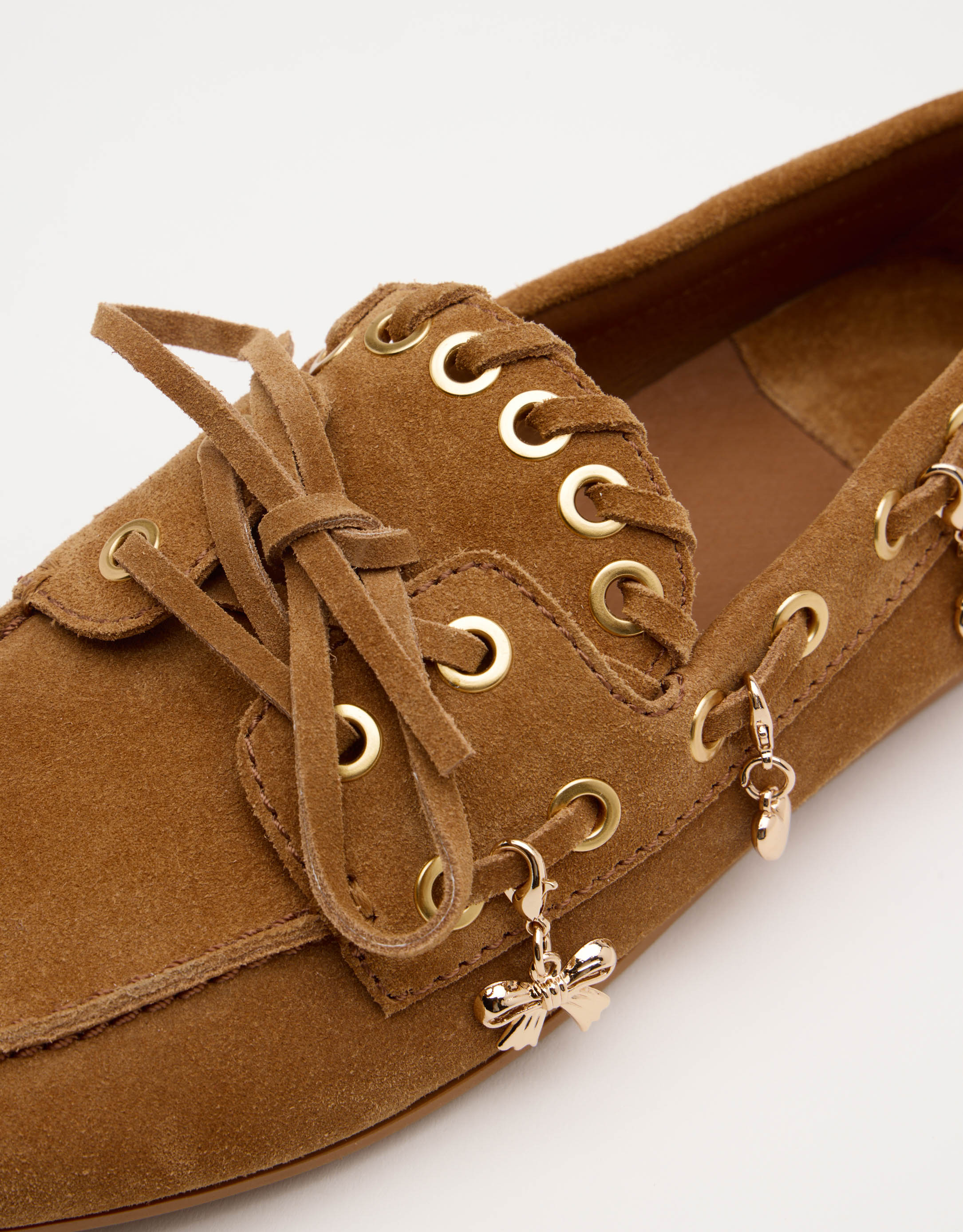 נעלי נשים - Jeffrey Campbell - מוקסינים BOAST קישוטים - קאמל2