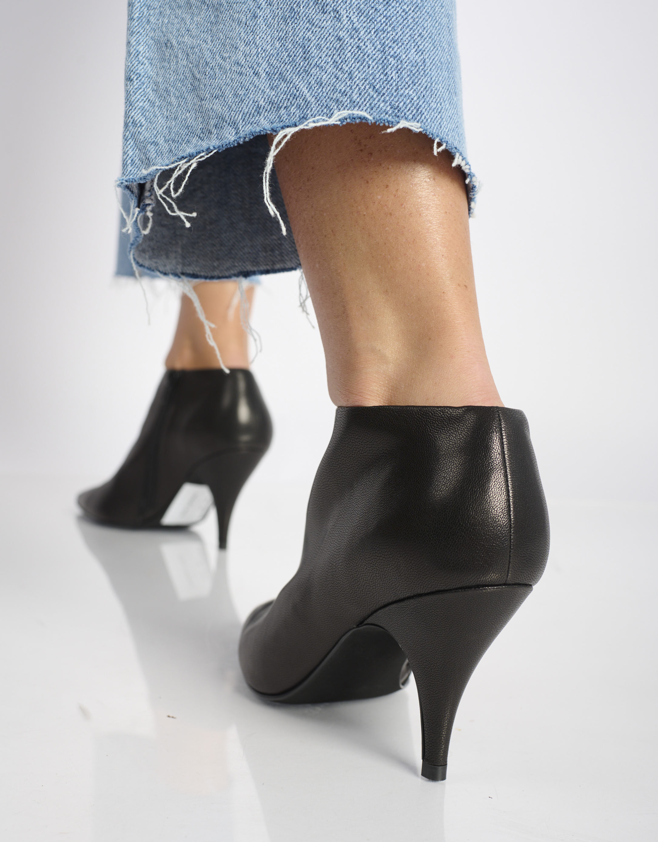 נעלי נשים - Jeffrey Campbell - מגפונים עם עקב LAVERNA - שחור3