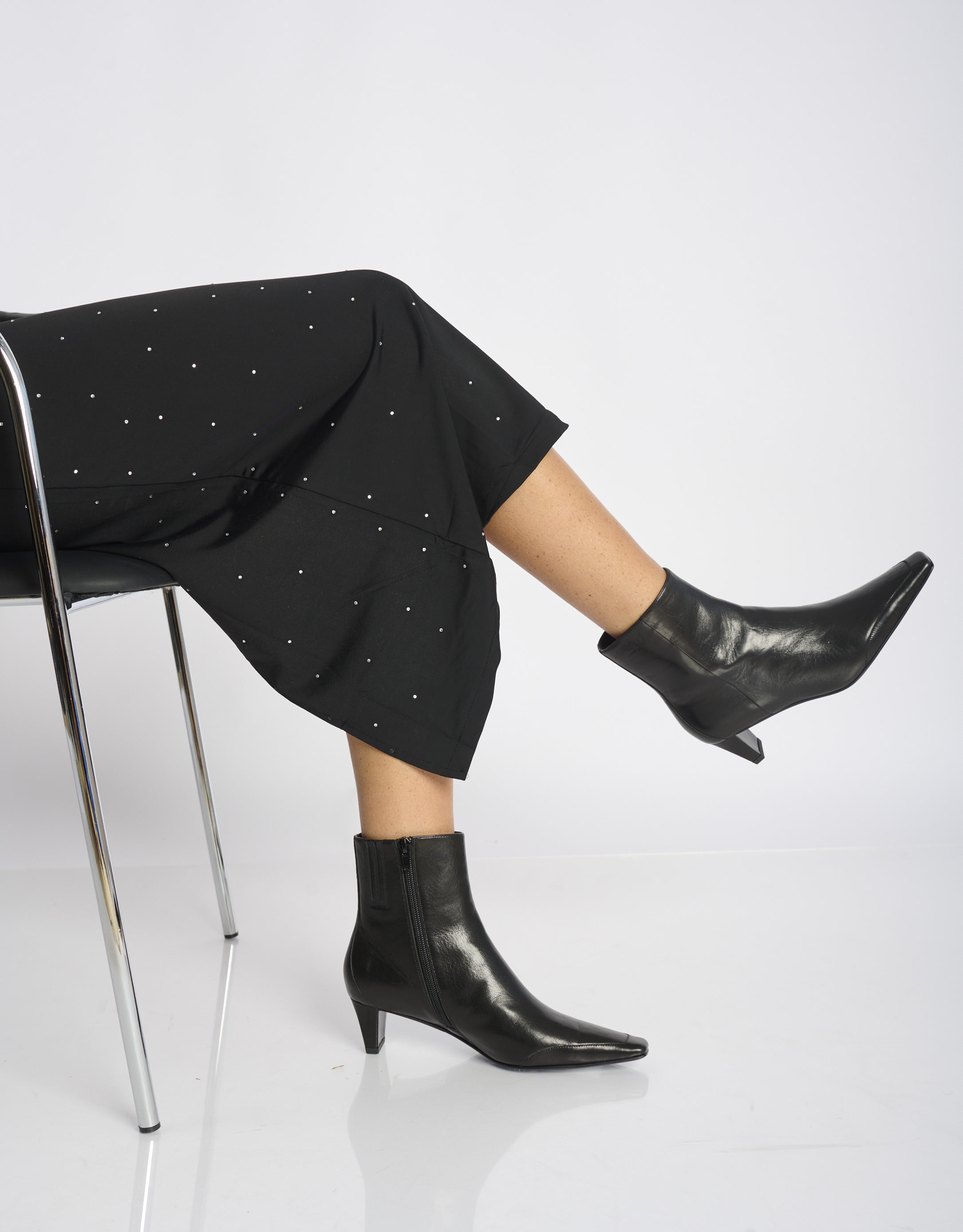 נעלי נשים - Jeffrey Campbell - מגפונים עם עקב OUTWEST - שחור1