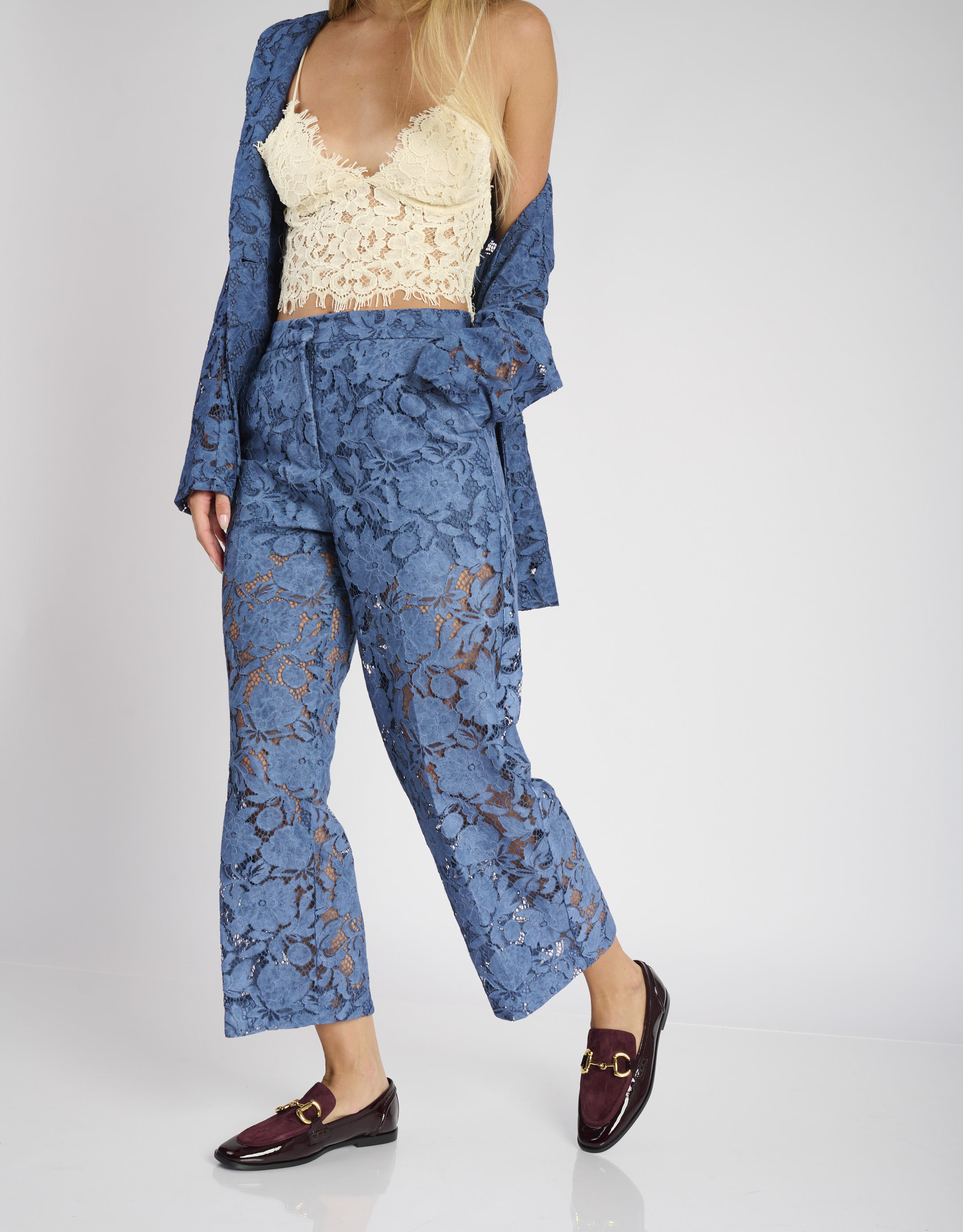 נעלי נשים - Jeffrey Campbell - נעלי מוקסין VELVITEEN - בורדו2