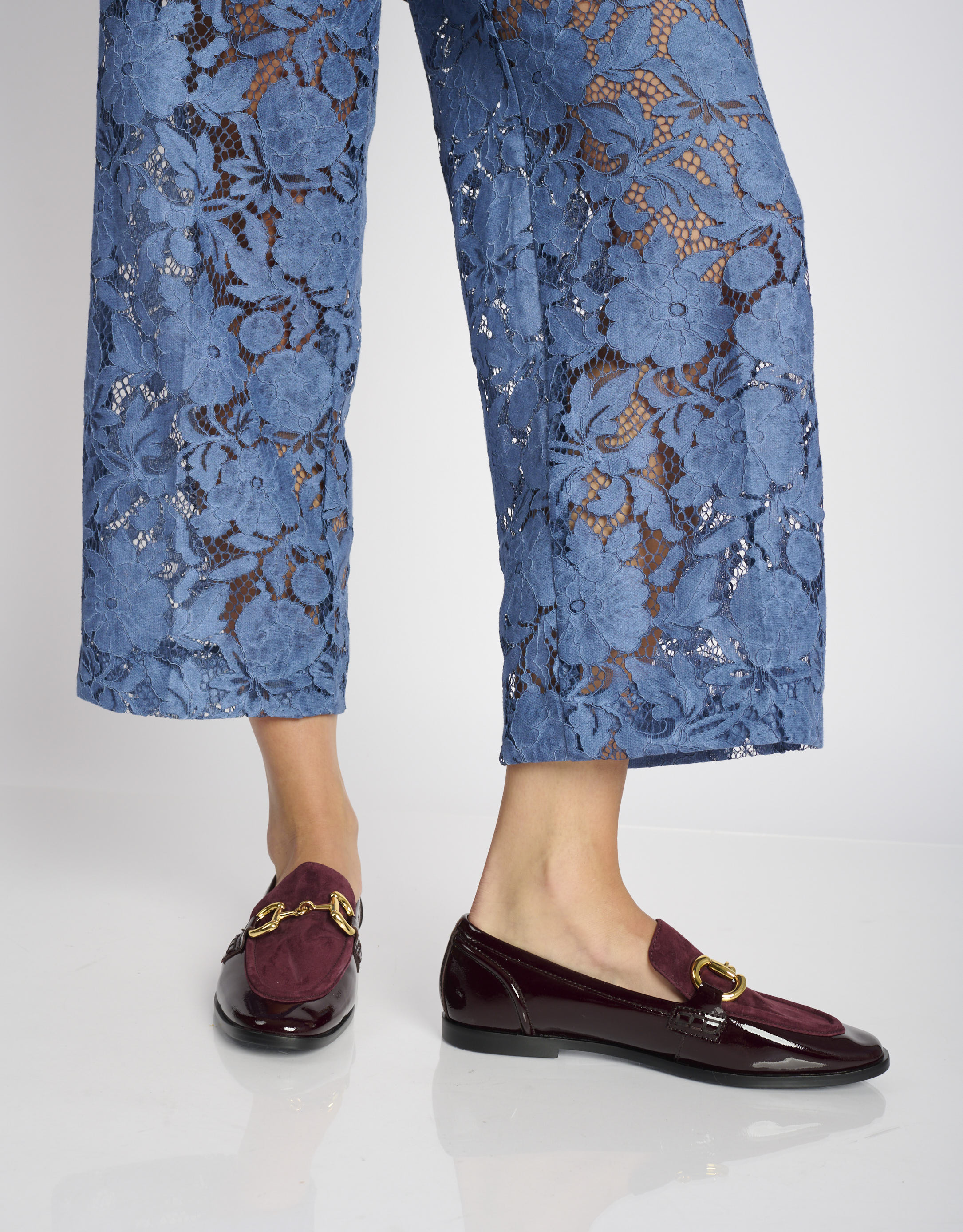 נעלי נשים - Jeffrey Campbell - נעלי מוקסין VELVITEEN - בורדו3