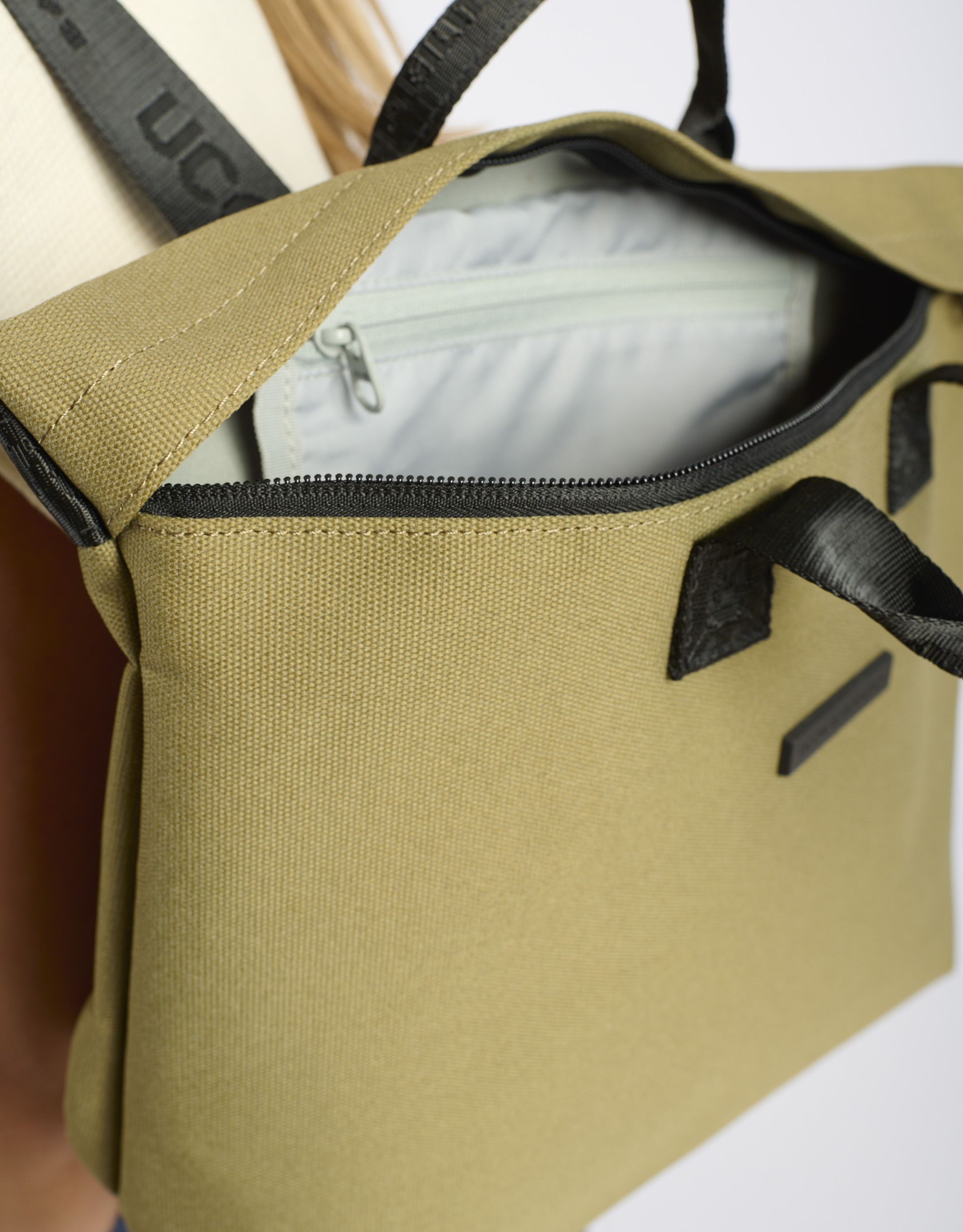 נעלי נשים - Ucon Acrobatics - תיק גב ELIZA PHANTOM - חאקי2