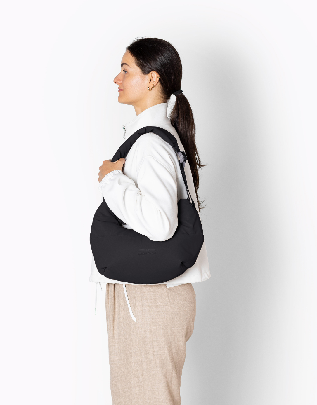 נעלי נשים - Ucon Acrobatics - תיק צד קטן SHOTA - שחור4