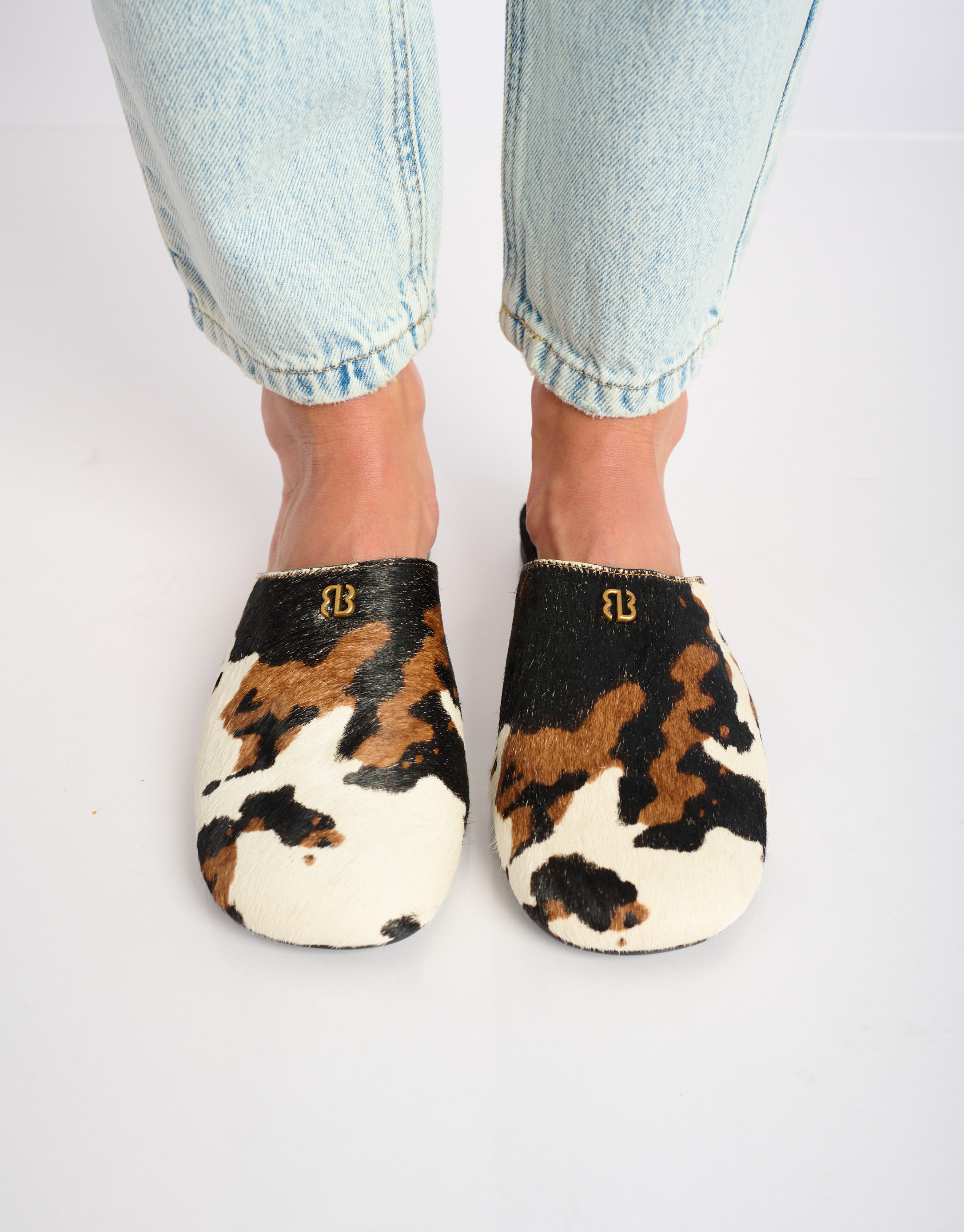 נעלי נשים - Bibi lou - כפכפים עם הדפס MARANTA - לבן   חום4