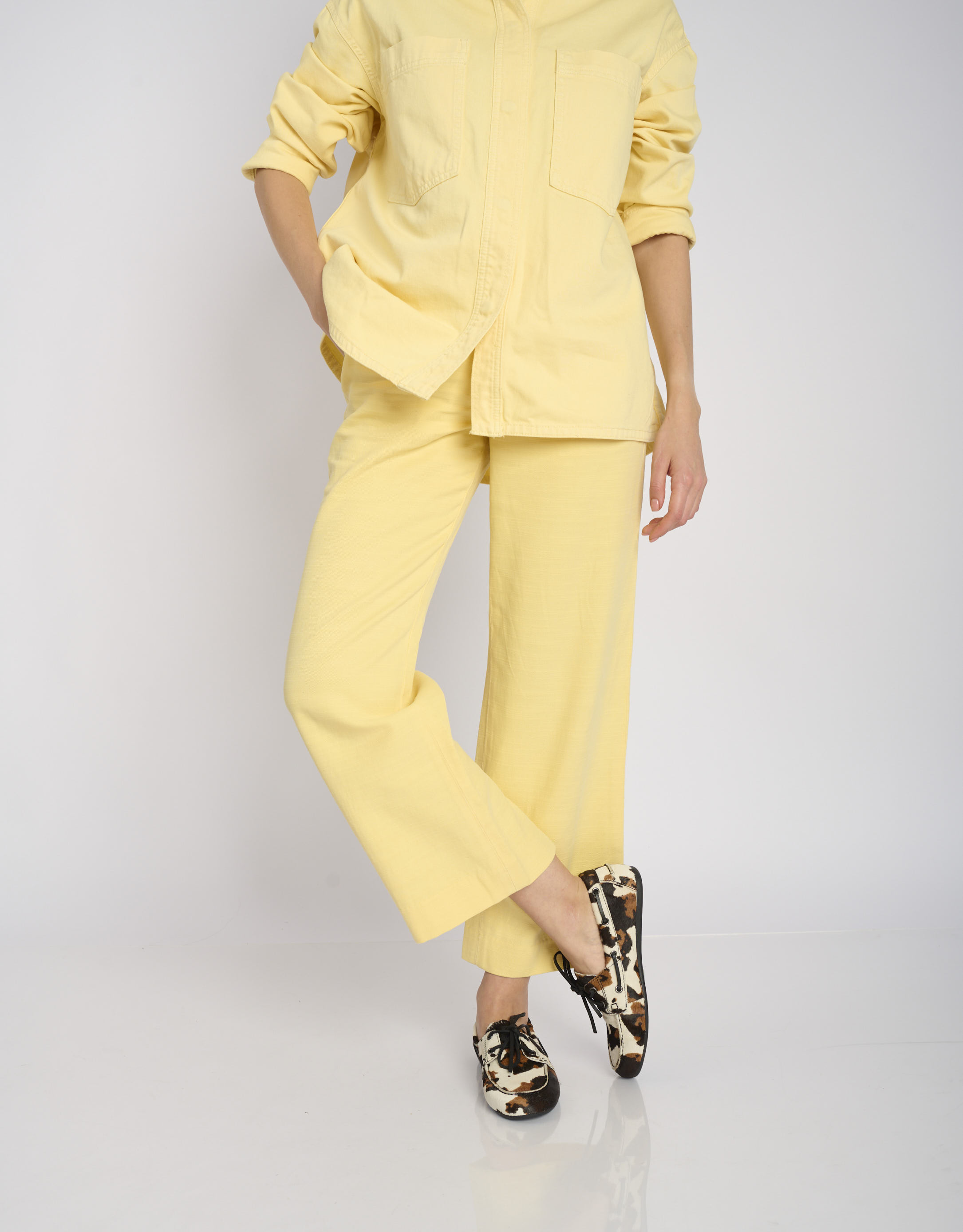 נעלי נשים - Bibi lou - נעלי מוקסין עם הדפס TANA - לבן   חום1