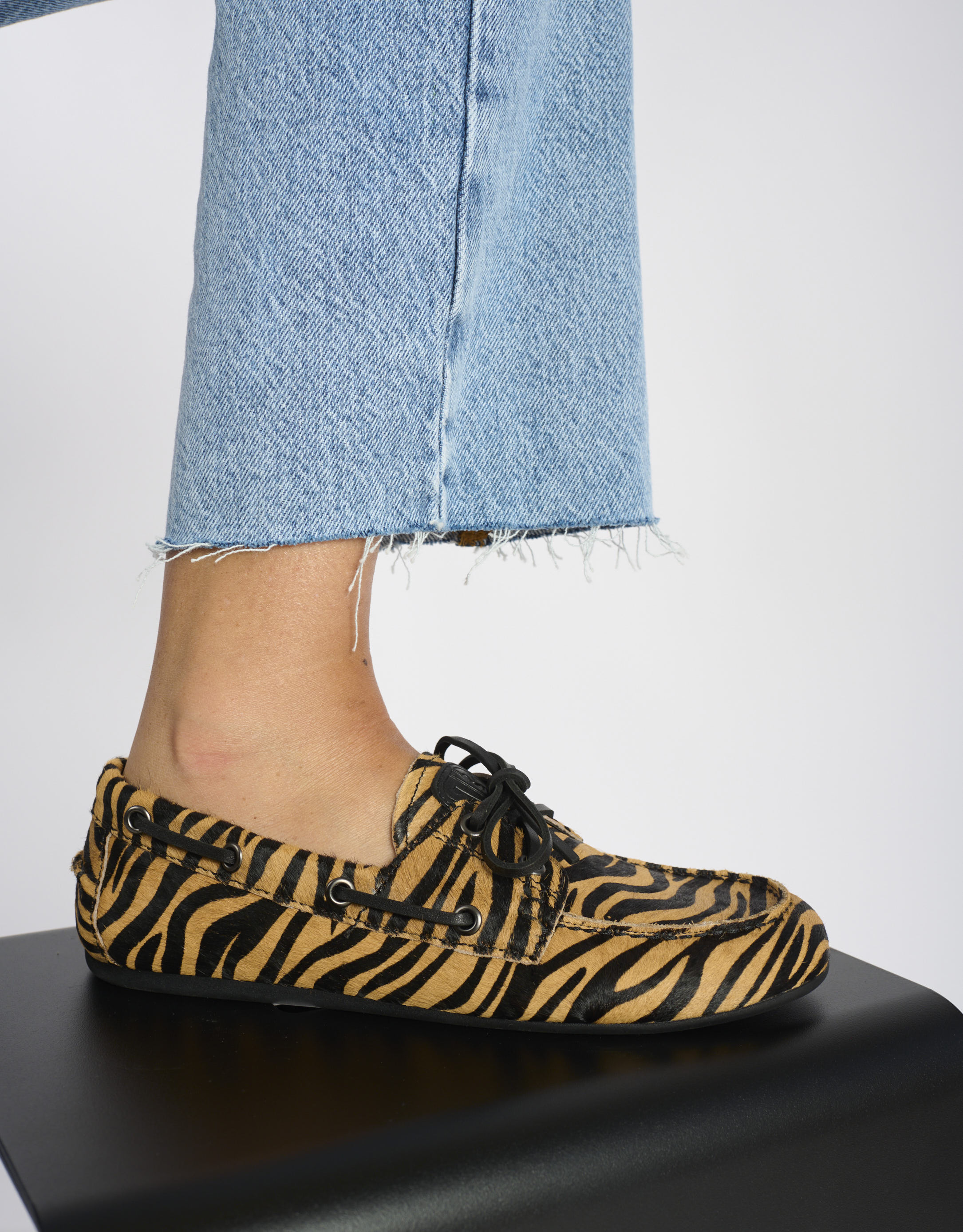 נעלי נשים - Bibi lou - נעלי מוקסין עם הדפס TANA - זברה1