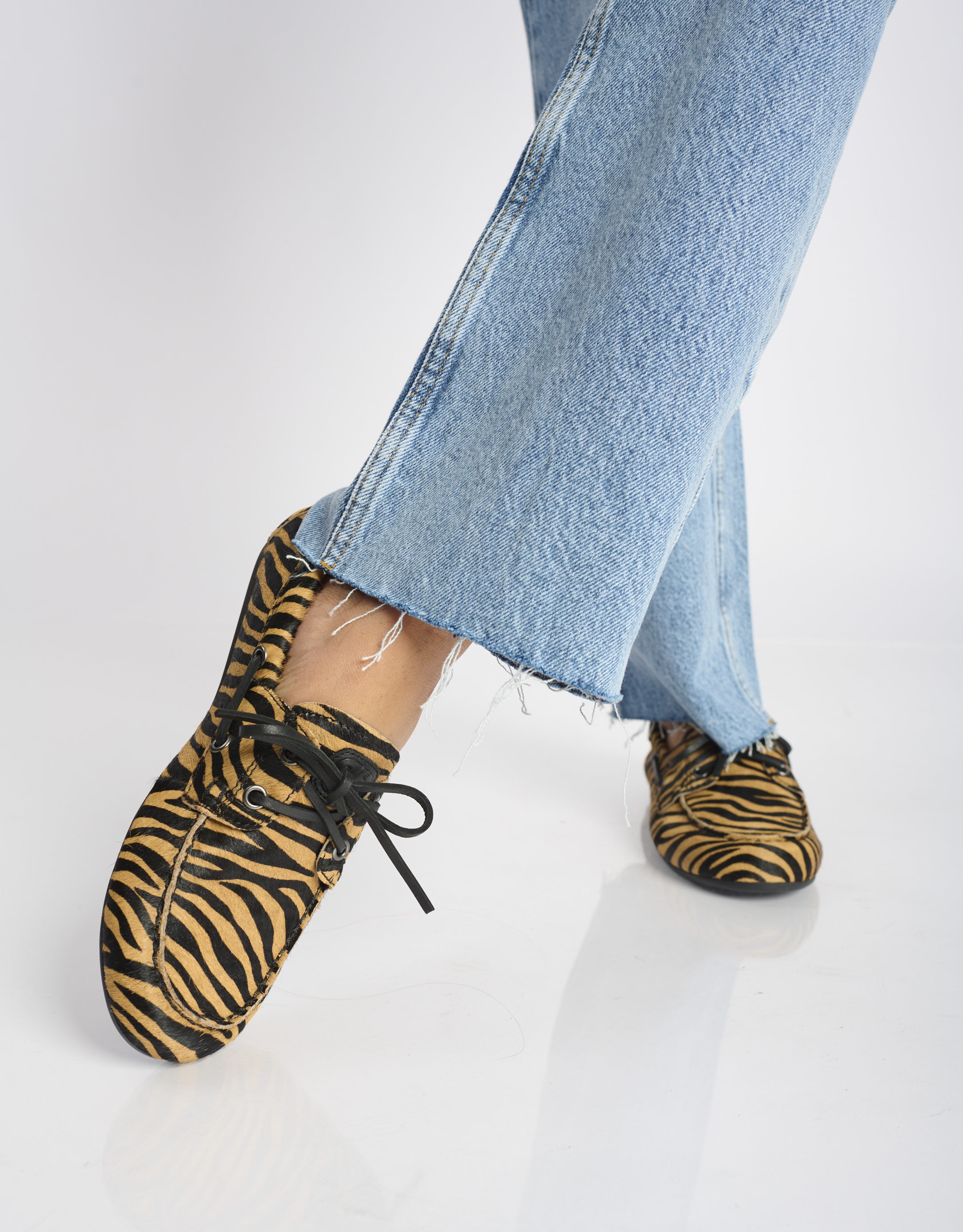 נעלי נשים - Bibi lou - נעלי מוקסין עם הדפס TANA - זברה3