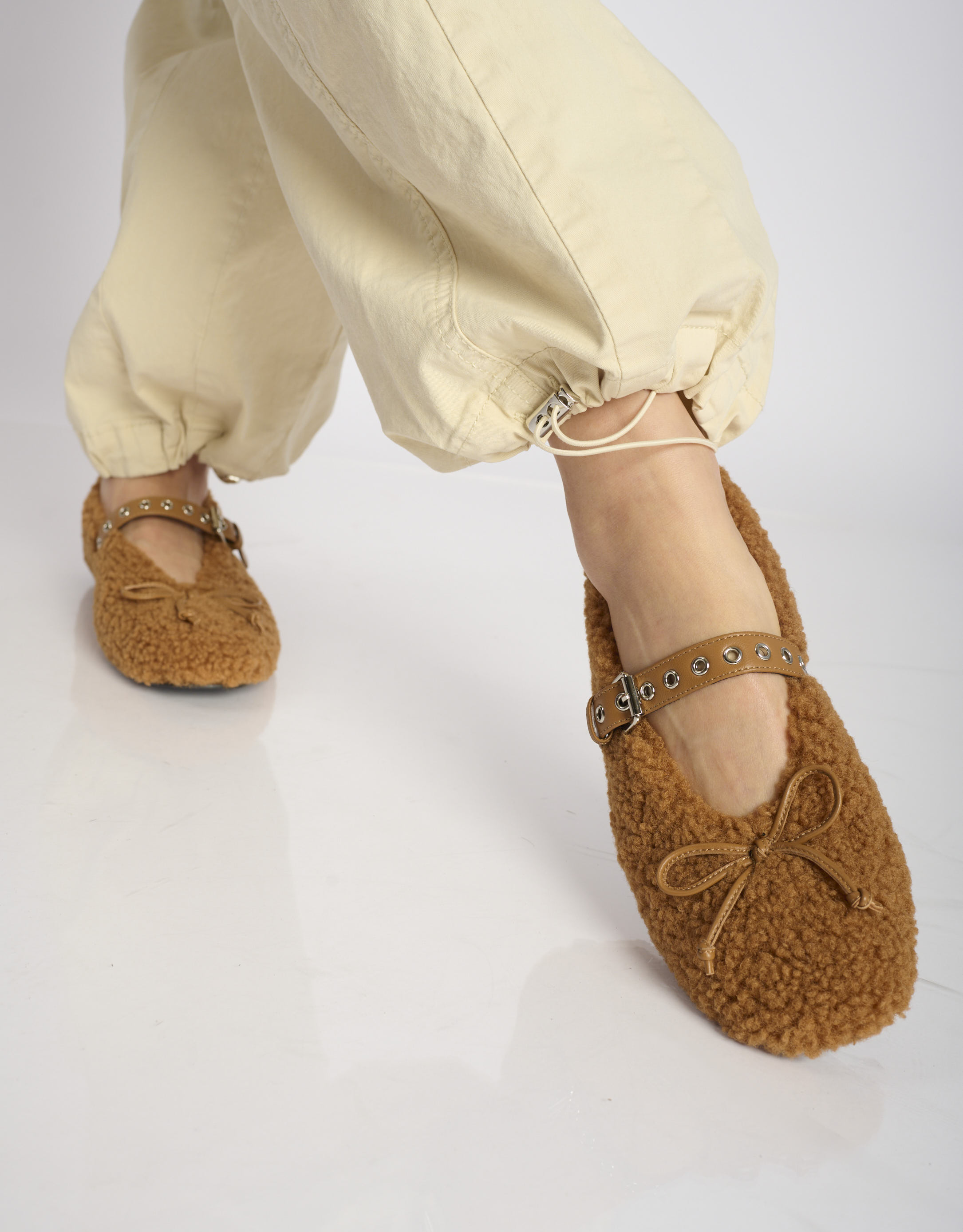 נעלי נשים - Bibi lou - נעלי סירה שטוחות NASHIRA - קאמל1