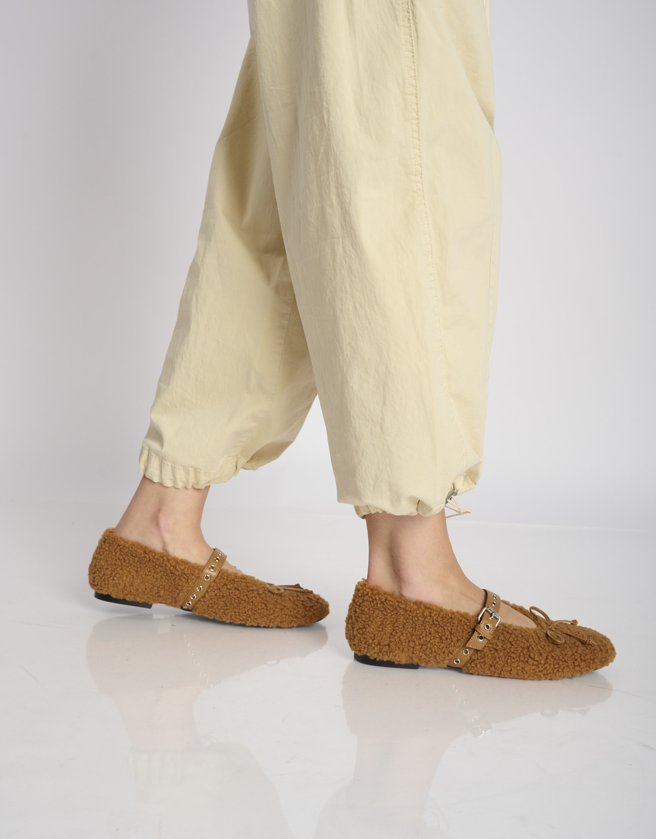 נעלי נשים - Bibi lou - נעלי סירה שטוחות NASHIRA - קאמל2