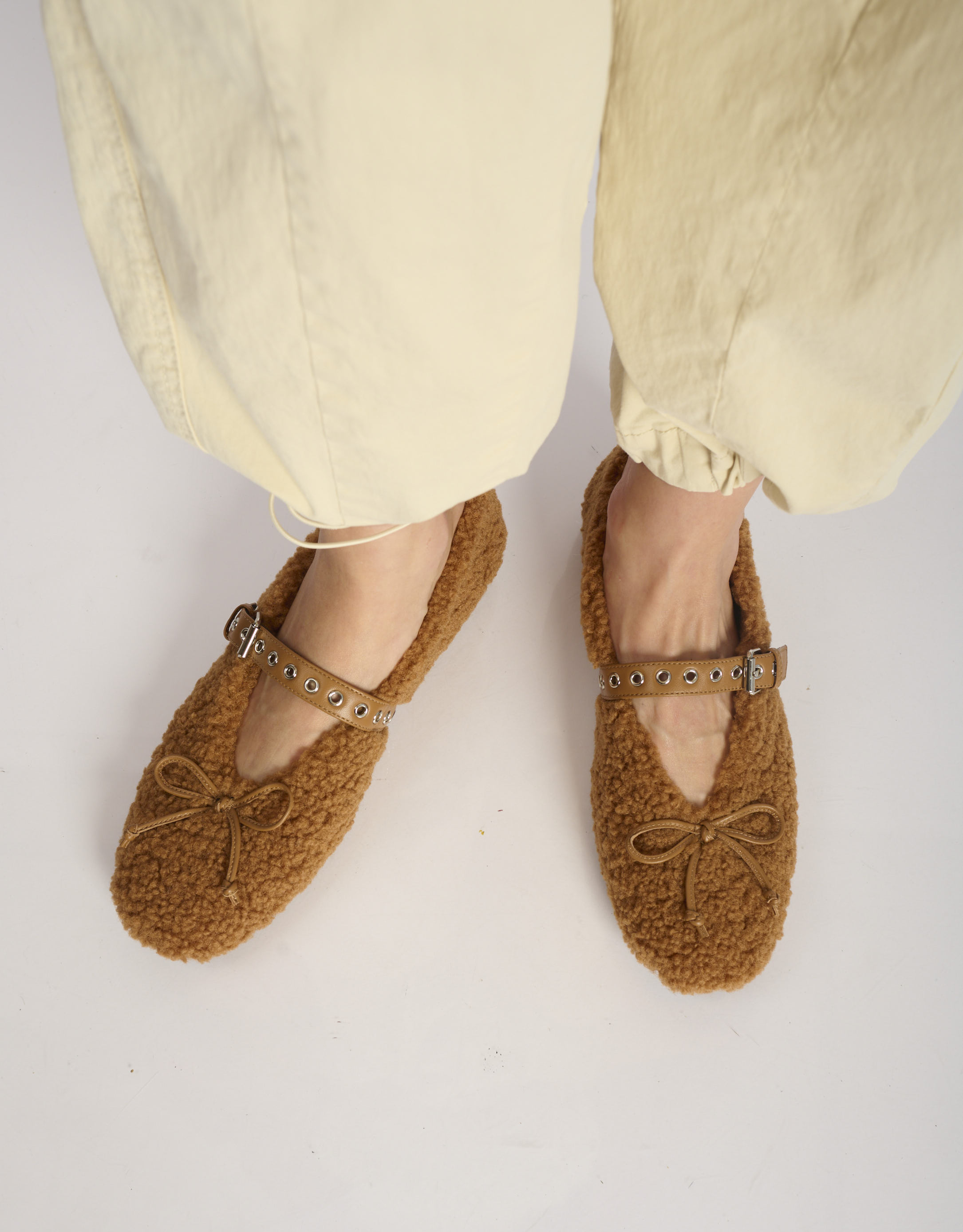 נעלי נשים - Bibi lou - נעלי סירה שטוחות NASHIRA - קאמל3