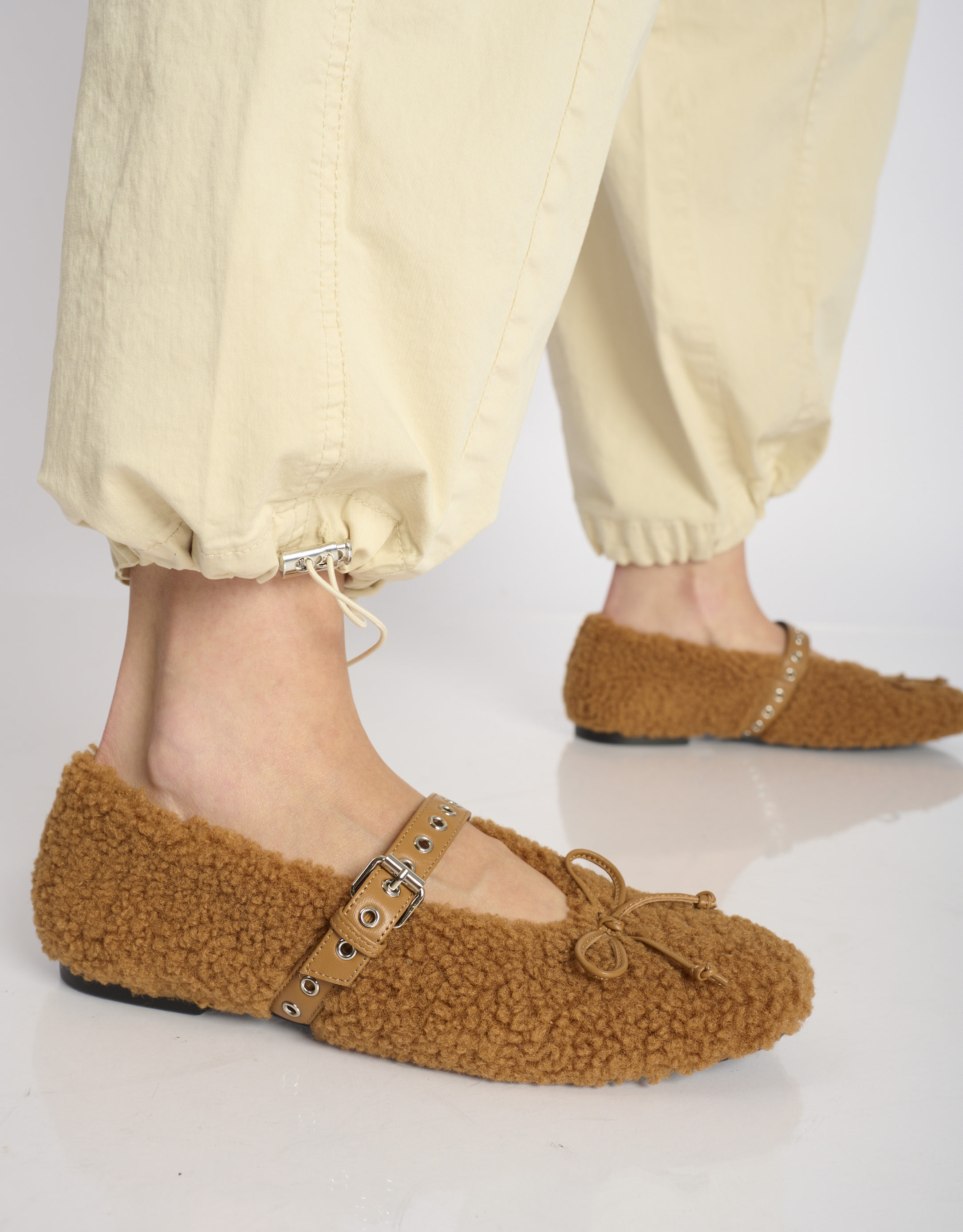 נעלי נשים - Bibi lou - נעלי סירה שטוחות NASHIRA - קאמל4