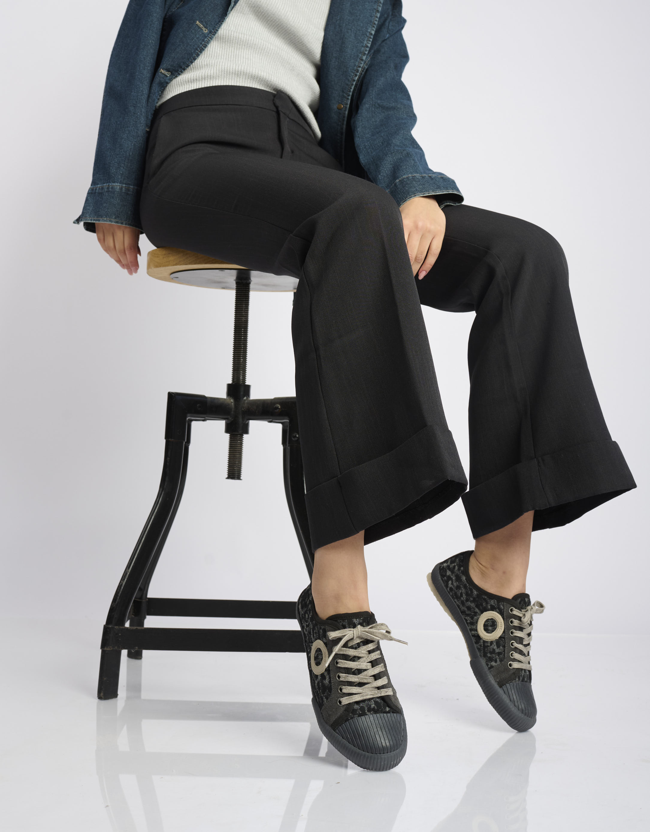 נעלי נשים - Aro - סניקרס מנומרות CHARLIE - שחור אפור2