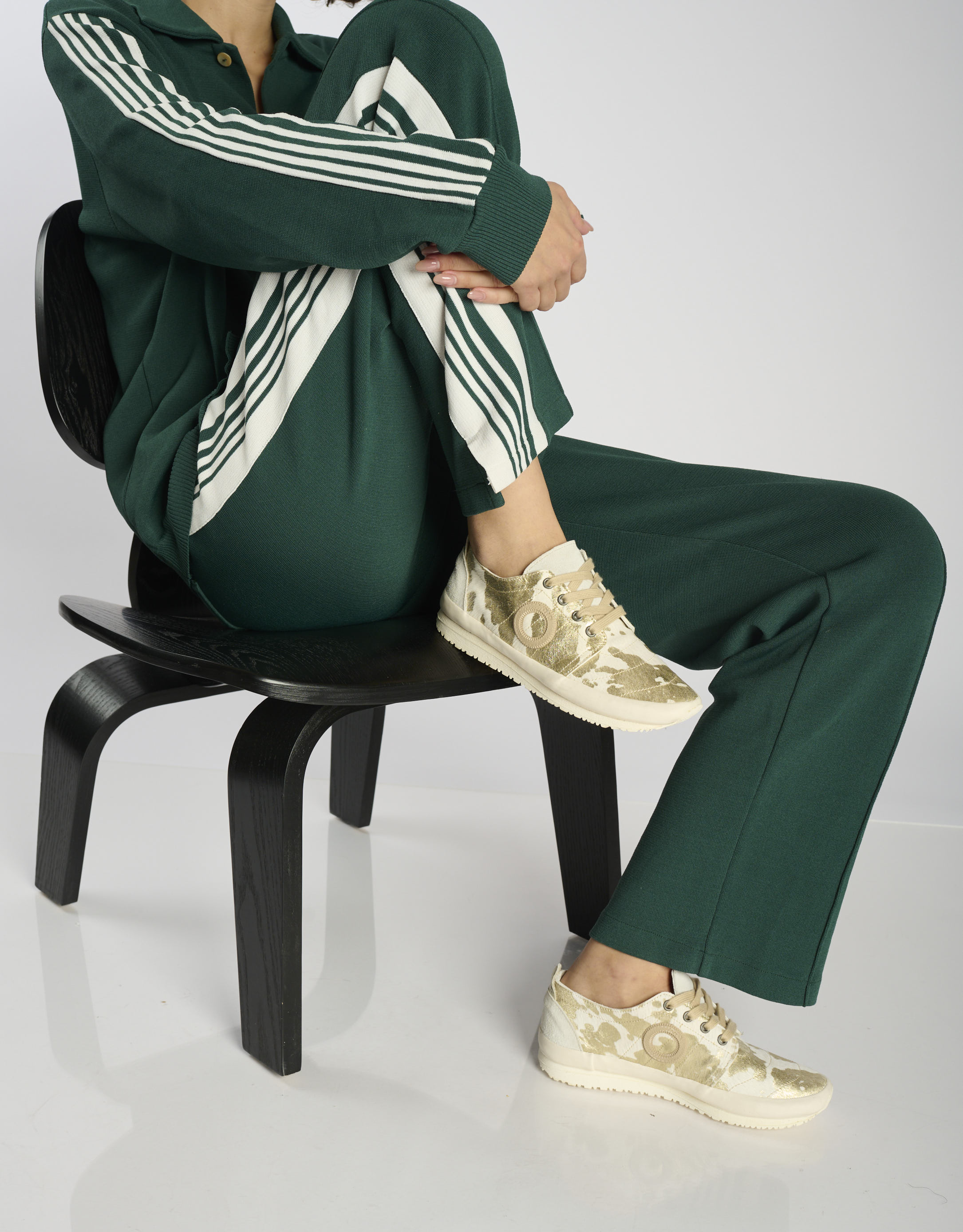 נעלי נשים - Aro - סניקרס עם הדפס JAQ - לבן   זהב4