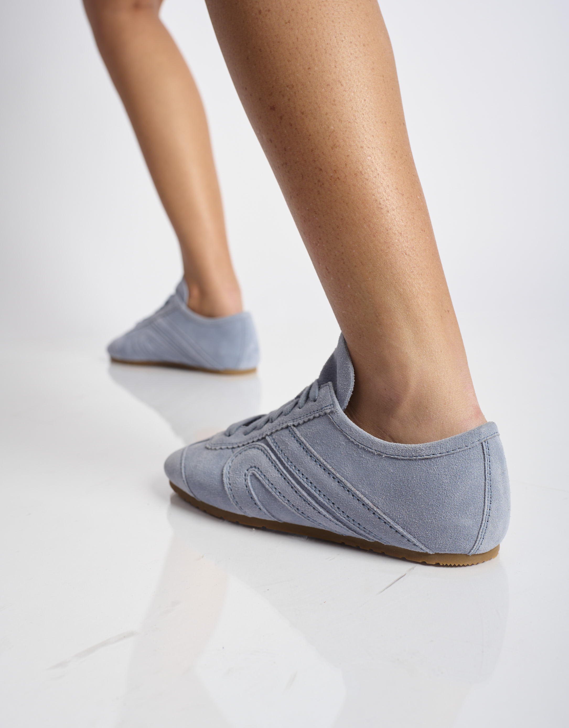 נעלי נשים - Jeffrey Campbell - סניקרס זמש ALETA - תכלת4