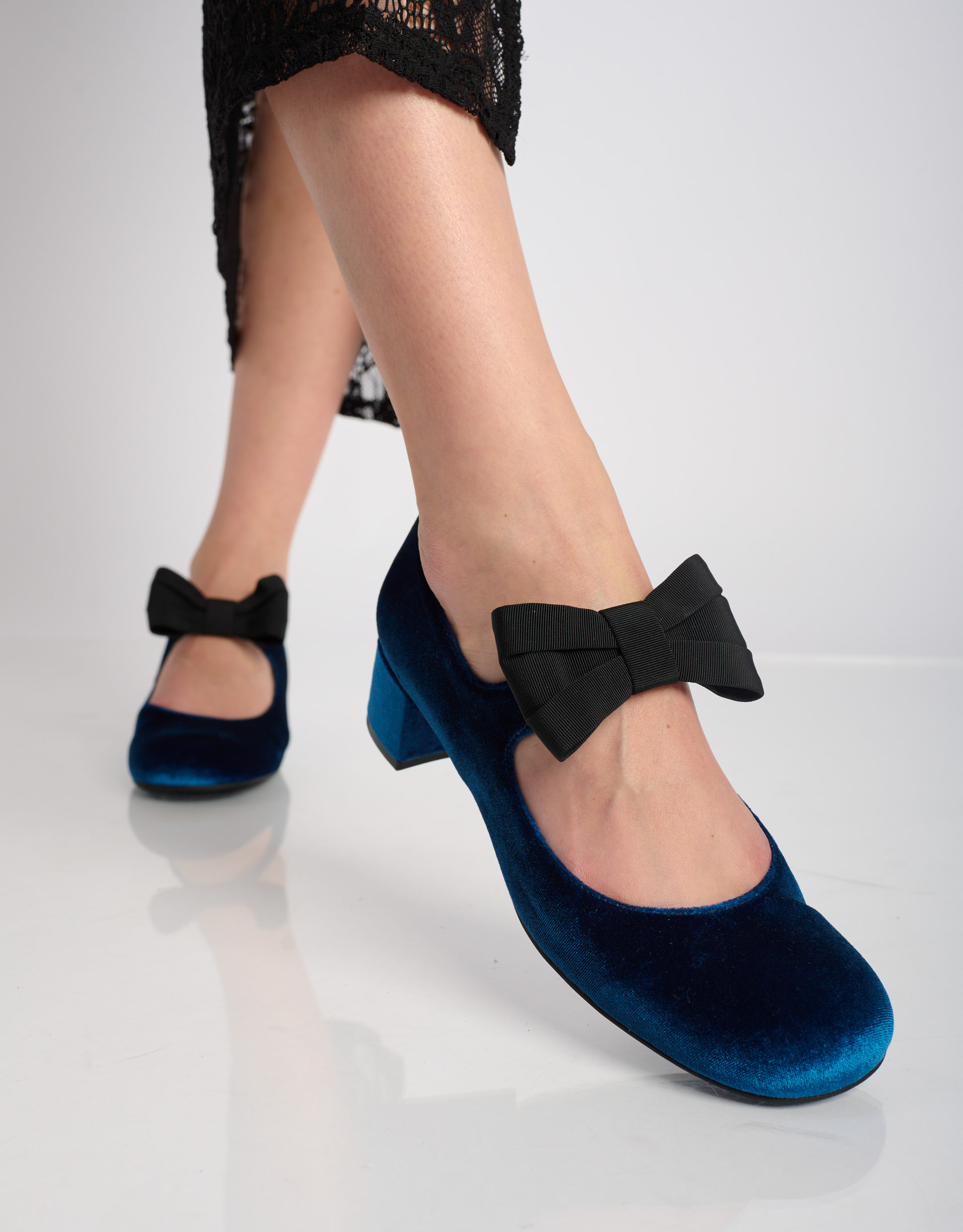 נעלי נשים - Jeffrey Campbell - נעלי בובה מקטיפה CLASSY B - כחול2