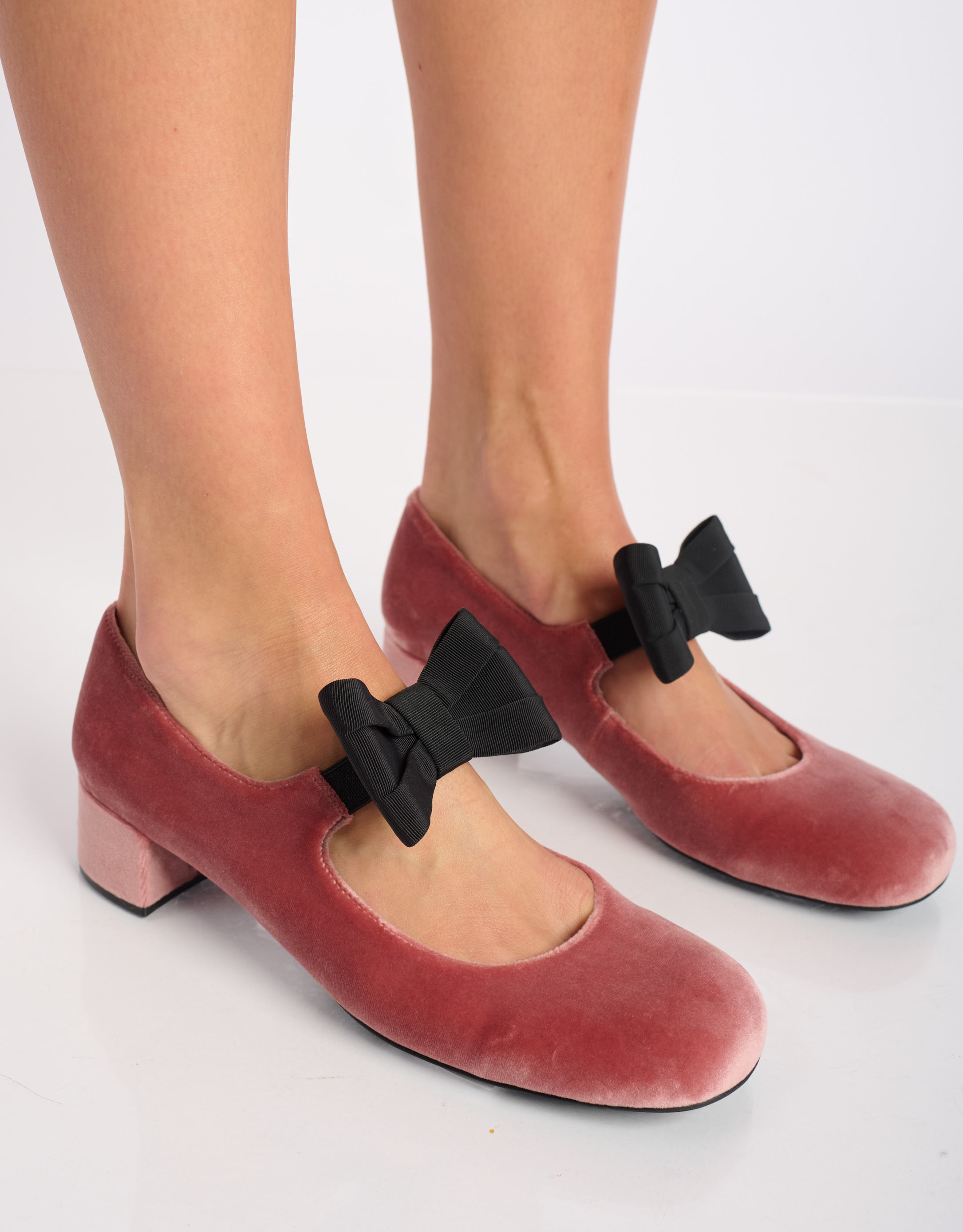 נעלי נשים - Jeffrey Campbell - נעלי בובה מקטיפה CLASSY B - ורוד3