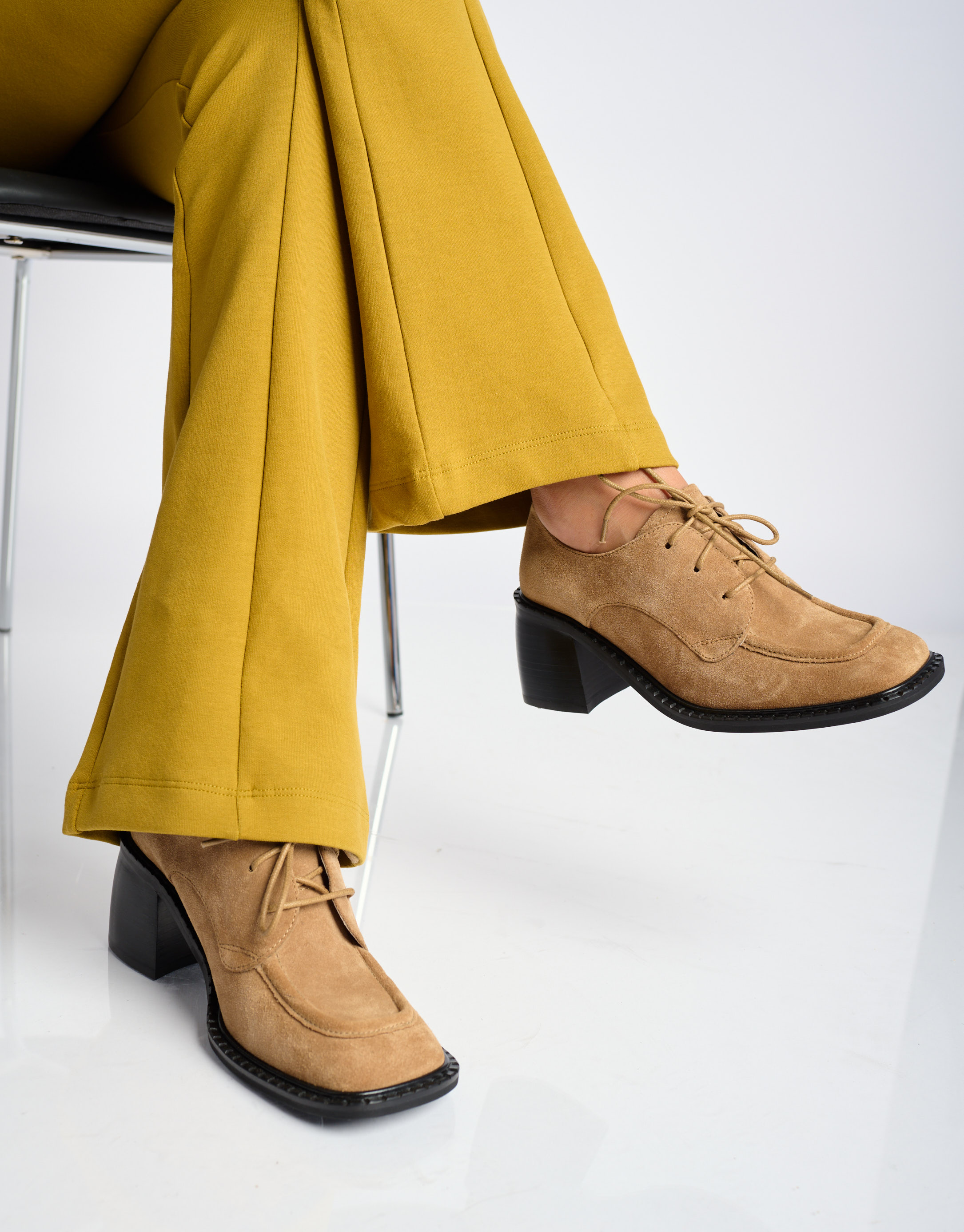 נעלי נשים - Jeffrey Campbell - נעלי זמש עם עקב DEMITRI - חום בהיר4